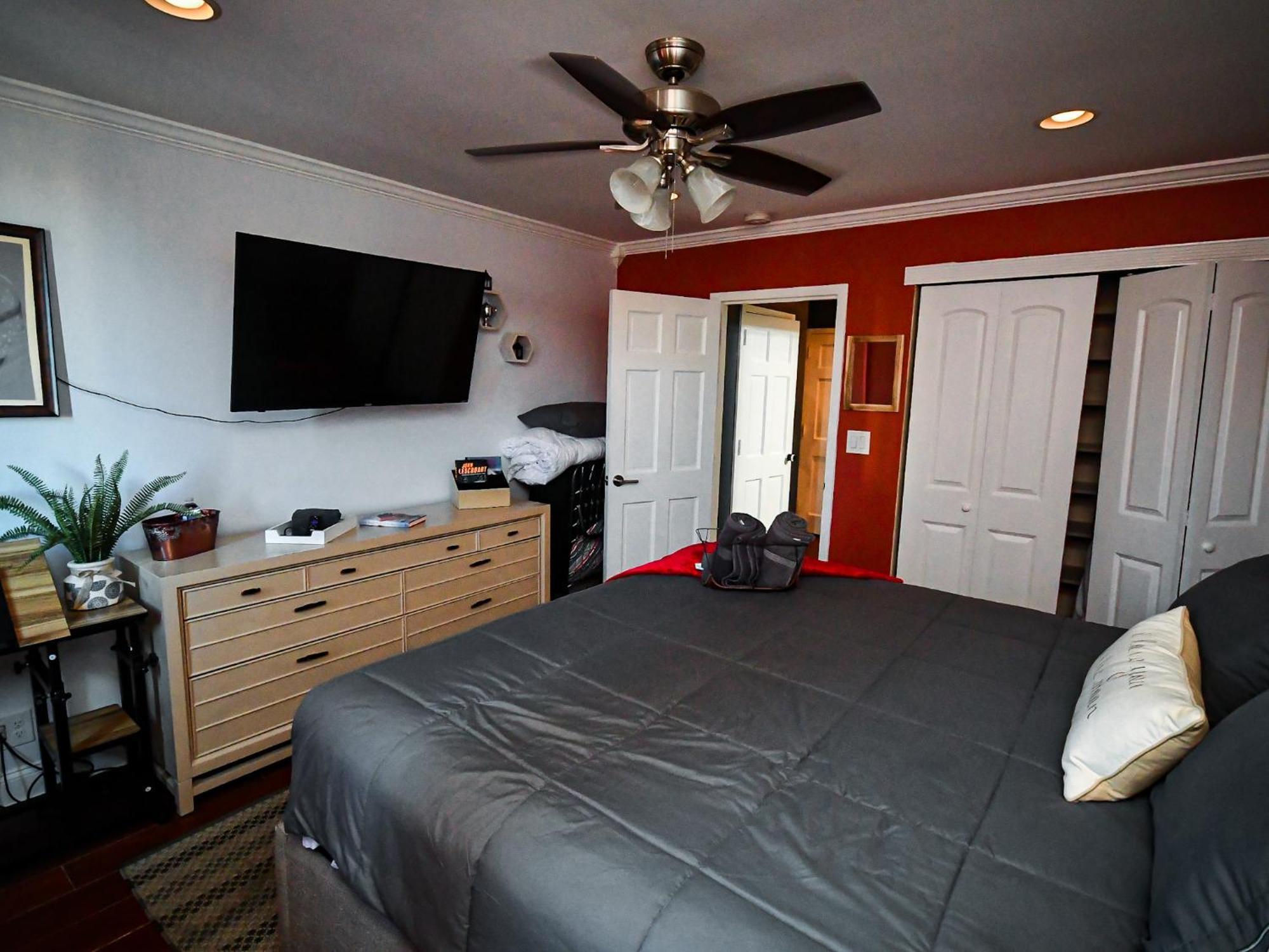 Perfect Dtwn 2 Bed W Cali King Bed And Gym Apartment *