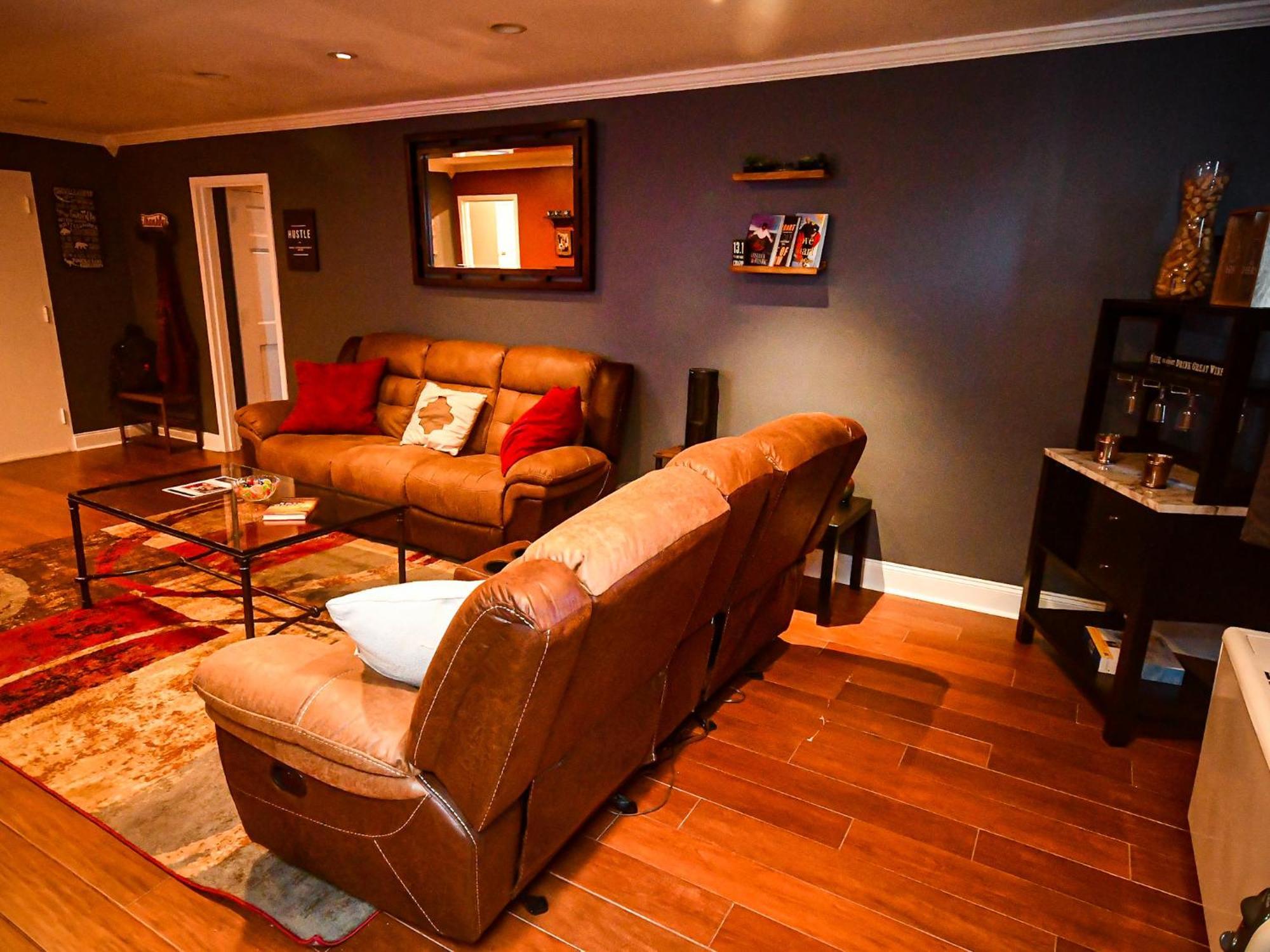 Perfect Dtwn 2 Bed W Cali King Bed And Gym Apartment