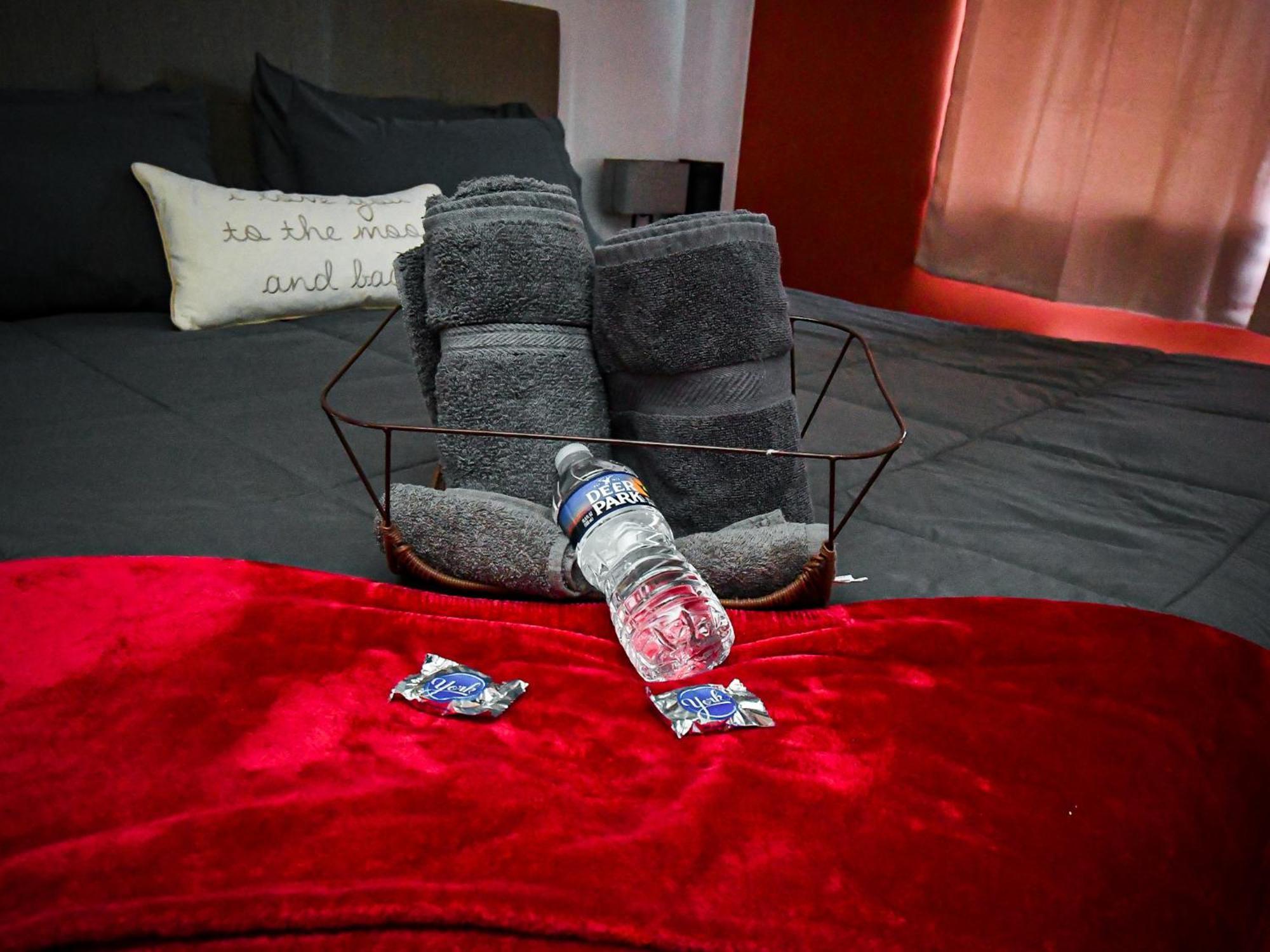 Apartment Perfect Dtwn 2 Bed W Cali King Bed And Gym