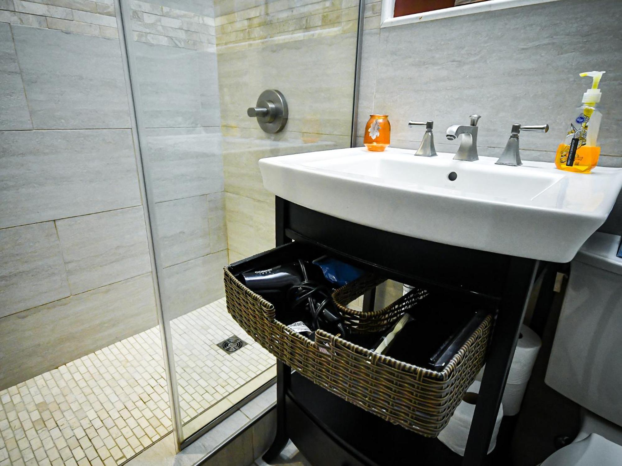 Perfect Dtwn 2 Bed W Cali King Bed And Gym