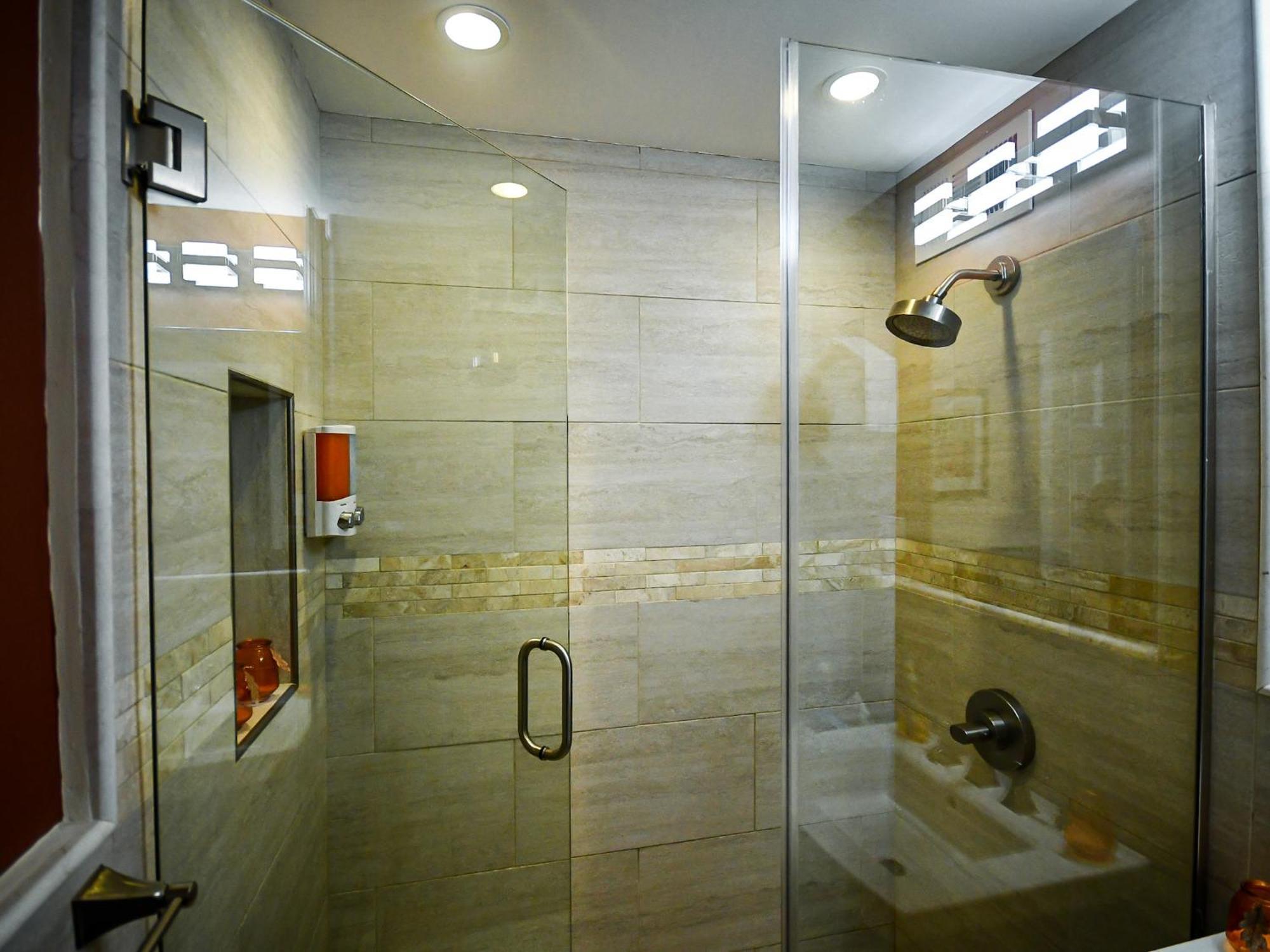 Apartment Perfect Dtwn 2 Bed W Cali King Bed And Gym
