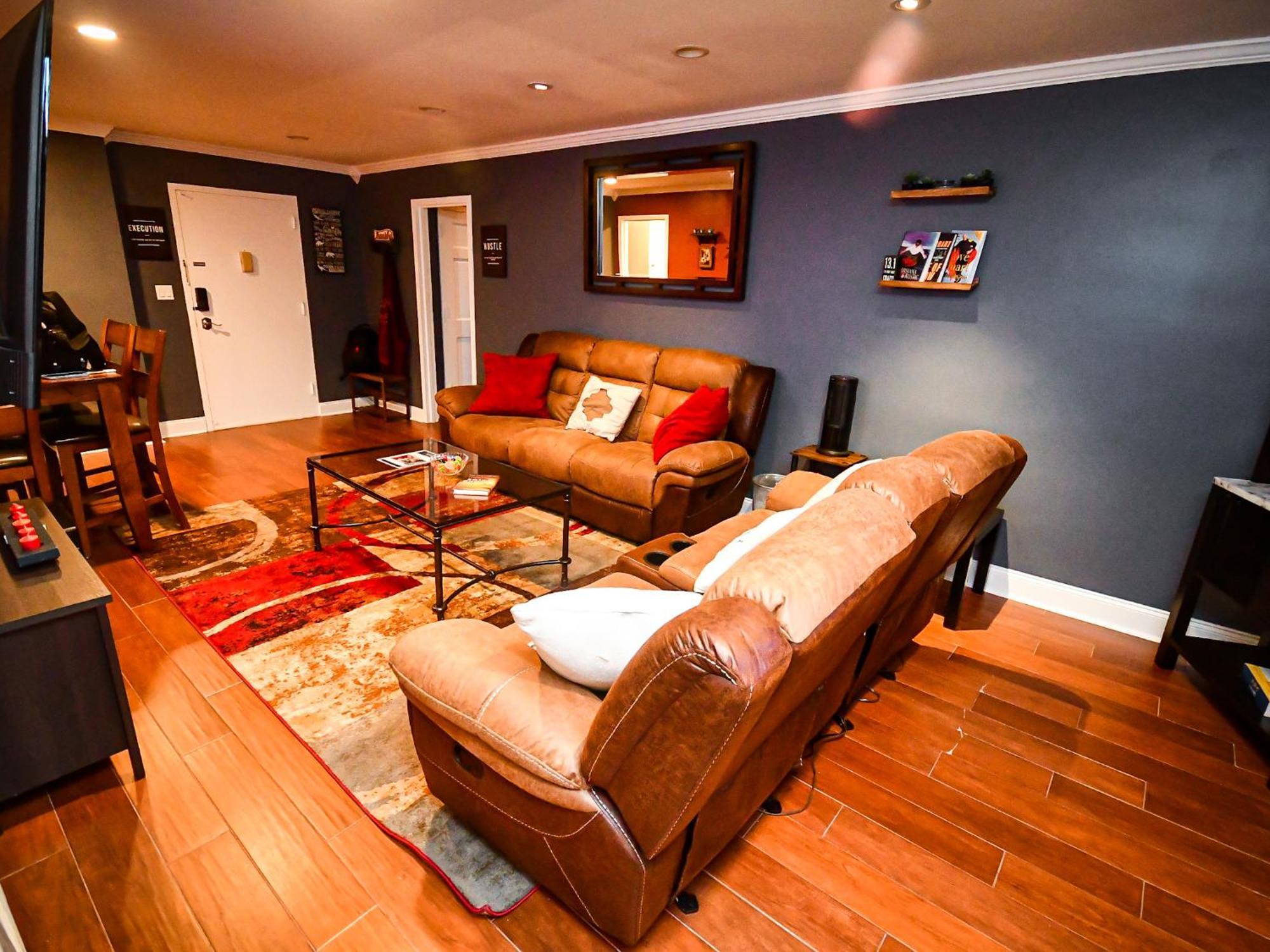 Perfect Dtwn 2 Bed W Cali King Bed And Gym Apartment *
