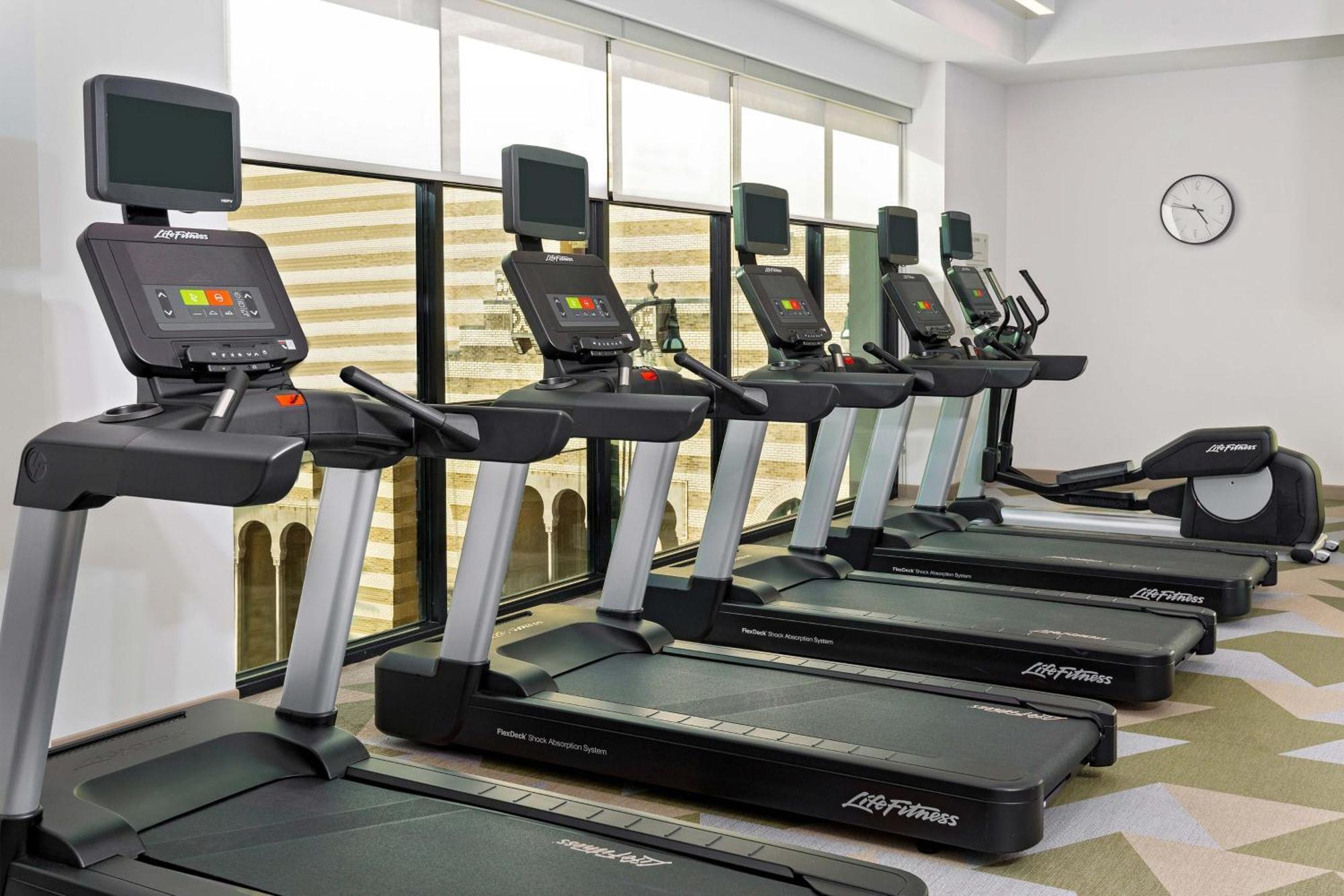 Element Midtown Hotel 3*