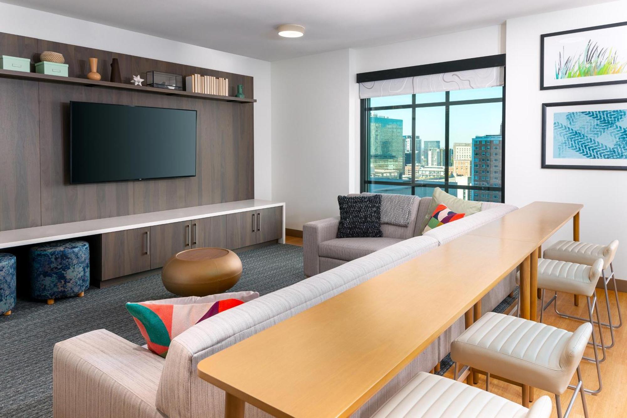 Element Midtown Hotel 3*