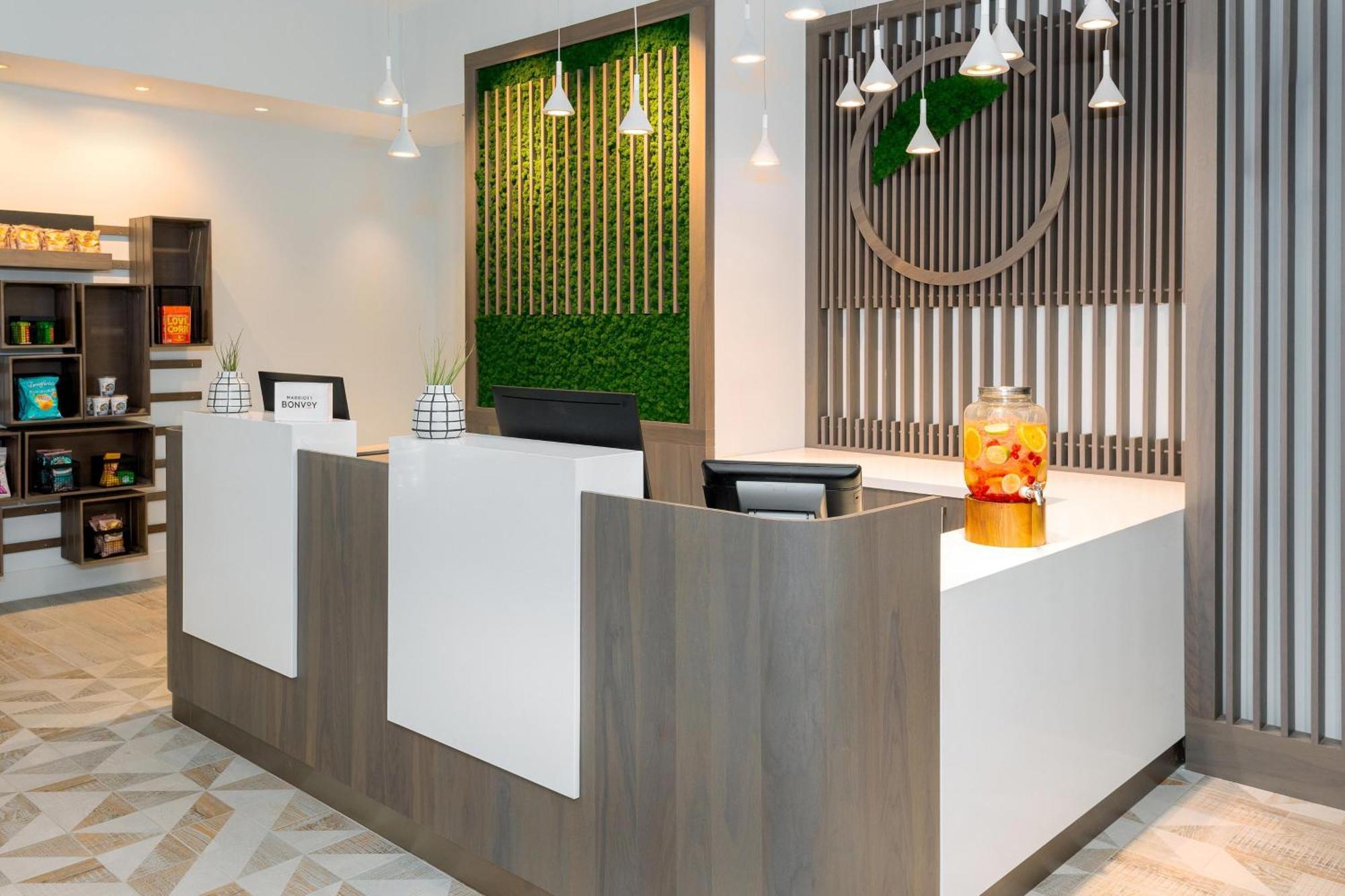 Element Midtown Hotel 3*