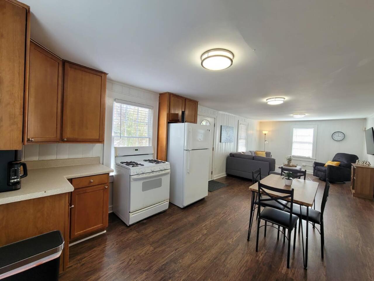 Exquisite 4bedroom Home-sleep 14 Holiday home