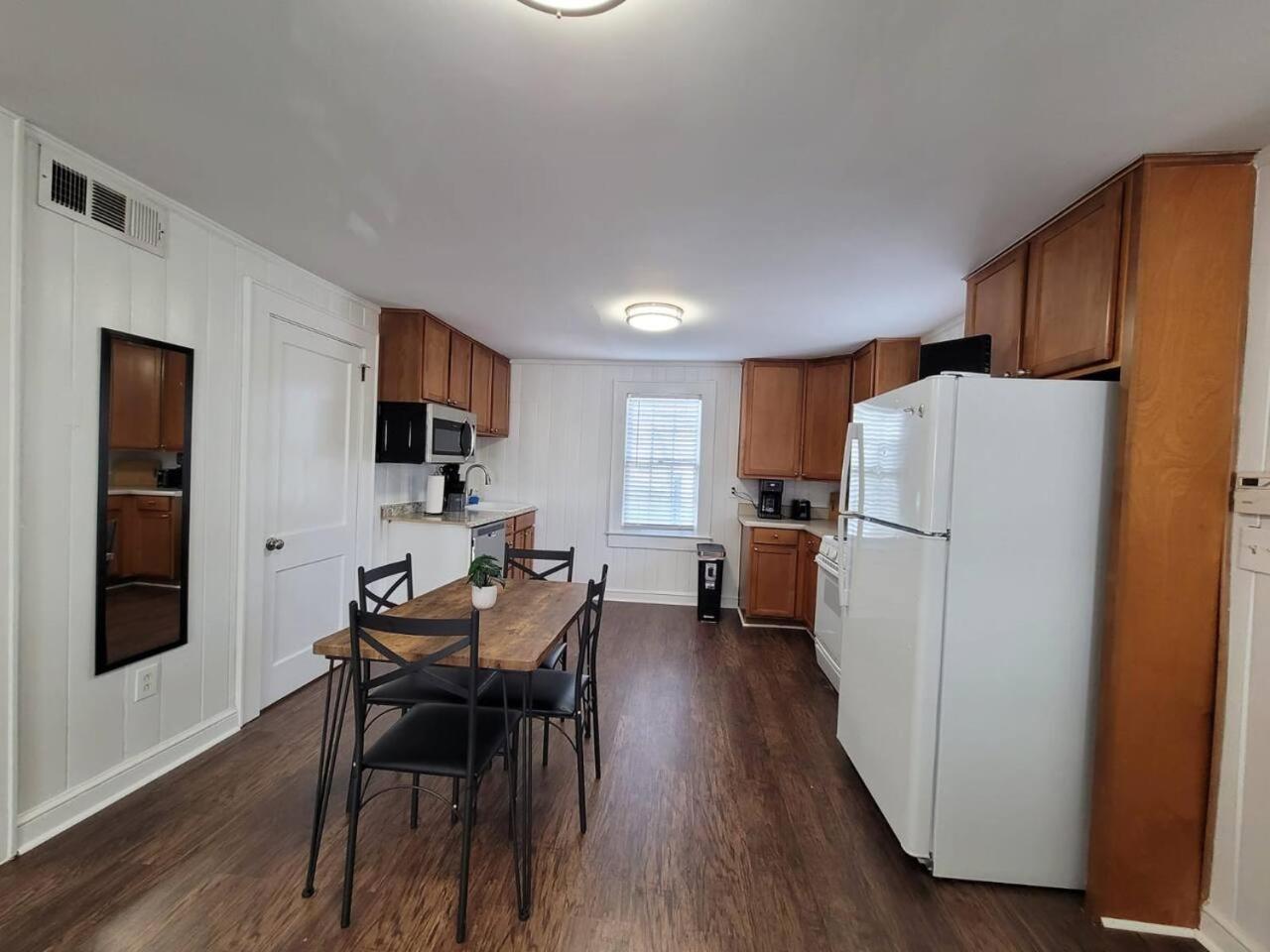 Exquisite 4bedroom Home-sleep 14