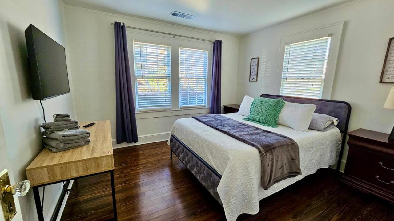 Exquisite 4bedroom Home-sleep 14 Holiday home