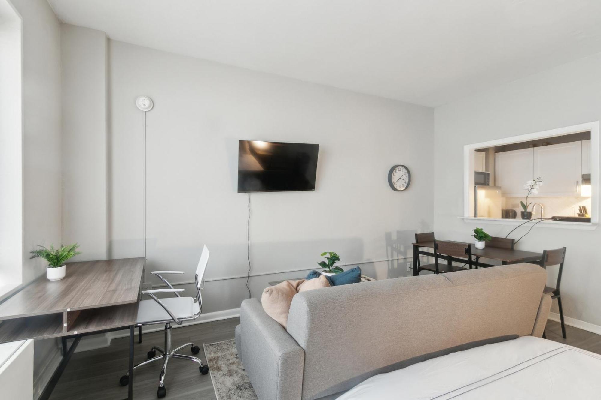 Crest At Peachtree 101 Spacious 1 Bd 1 Bth Atlanta