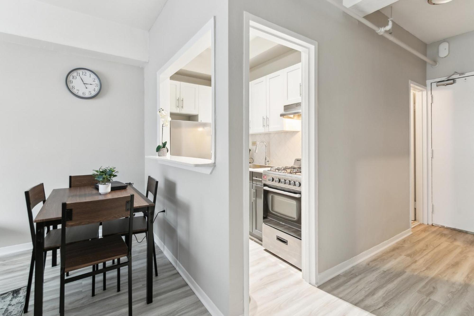 Crest At Peachtree 305 Spacious 1 Bd 1 Bth *