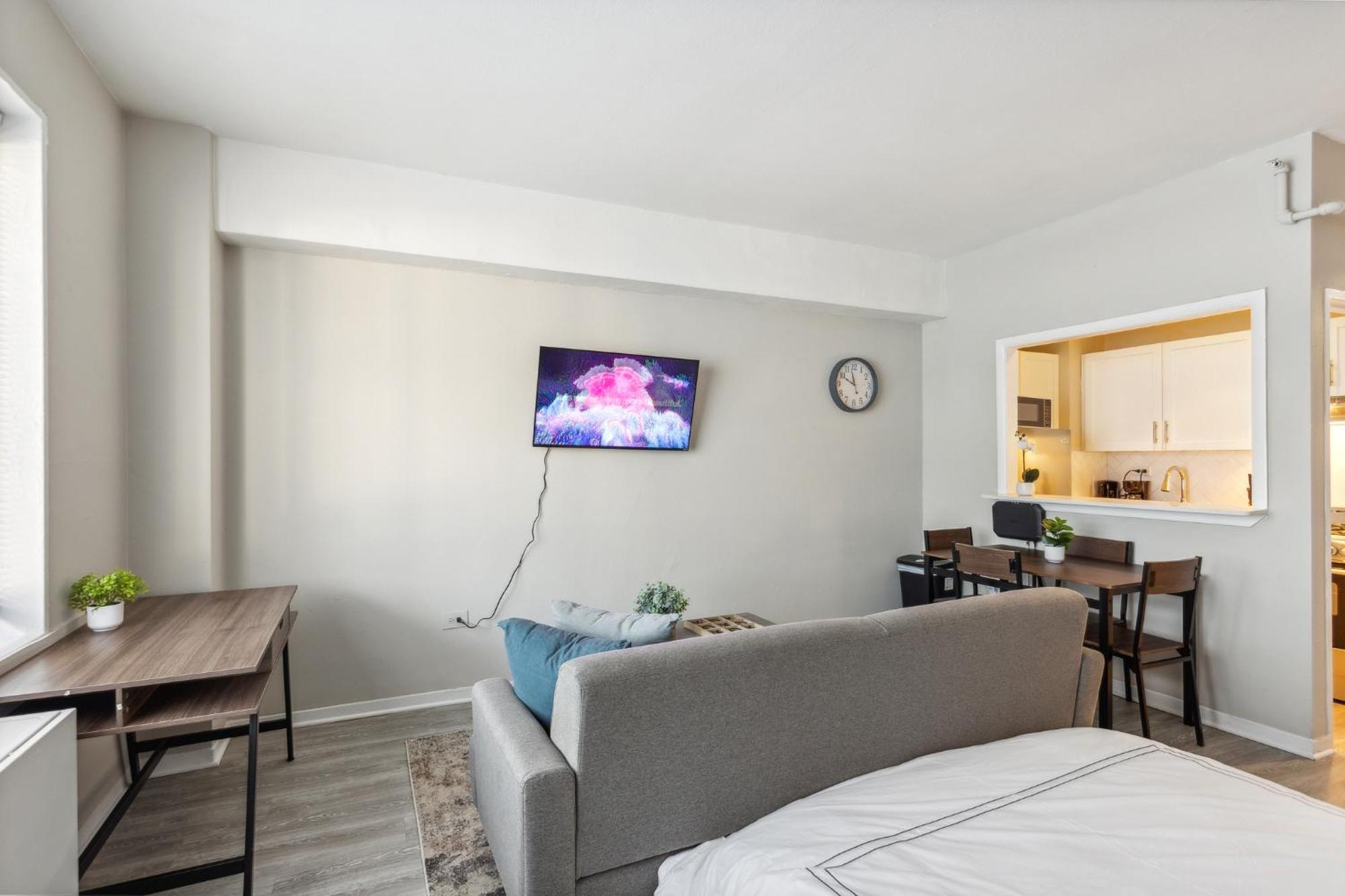Crest At Peachtree 503 Spacious 1 Bd 1 Bth