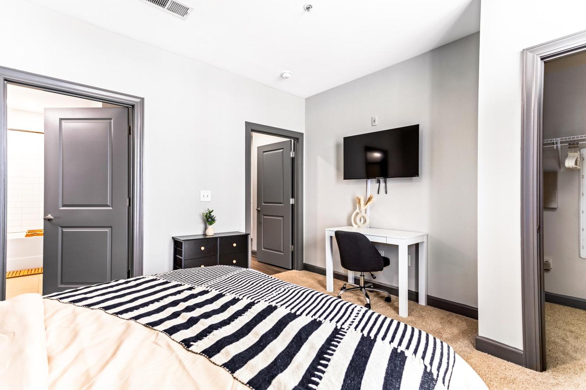 2 Bed 2 Bath In The Heart Of Buckhead Apartment