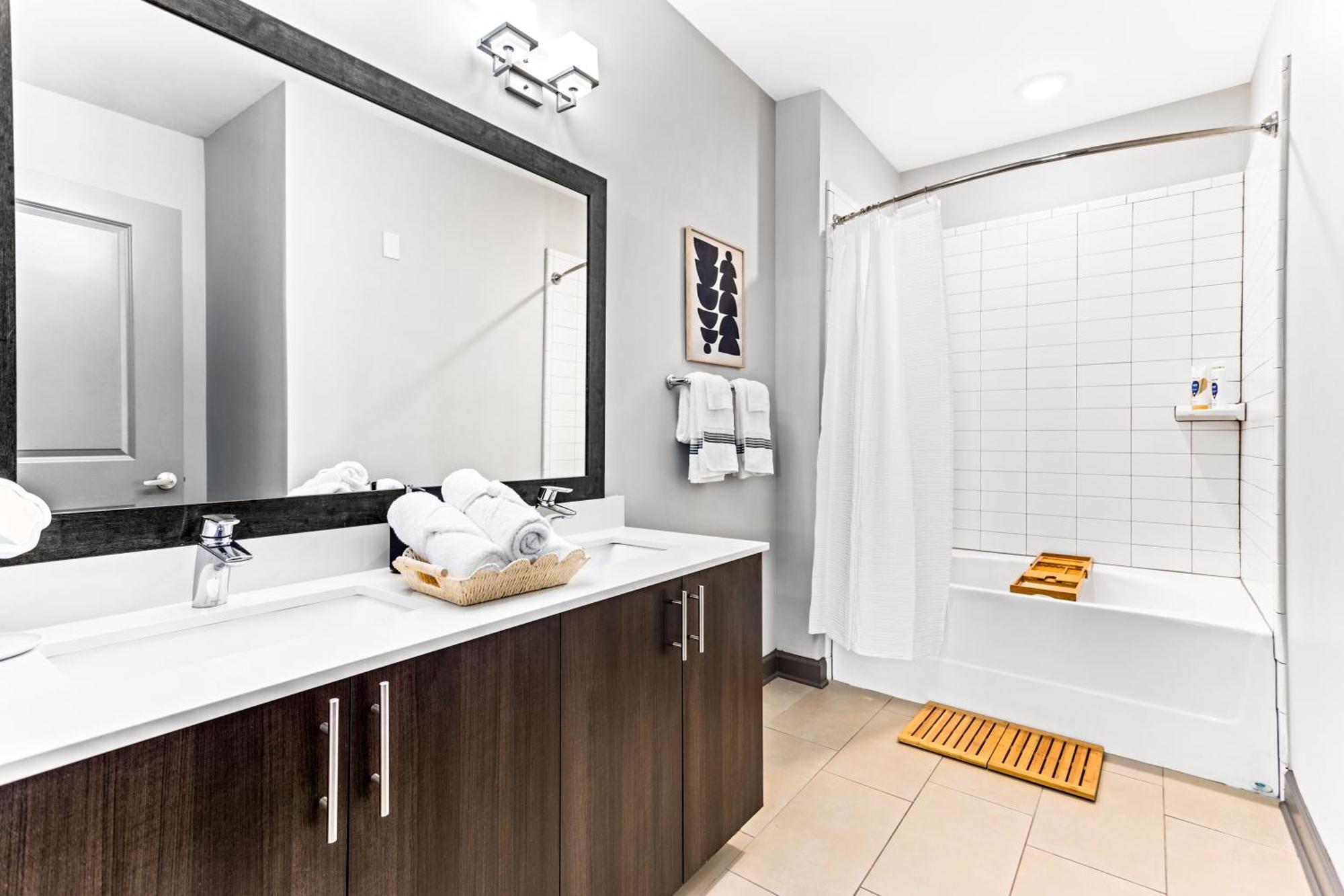 2 Bed 2 Bath In The Heart Of Buckhead * Atlanta