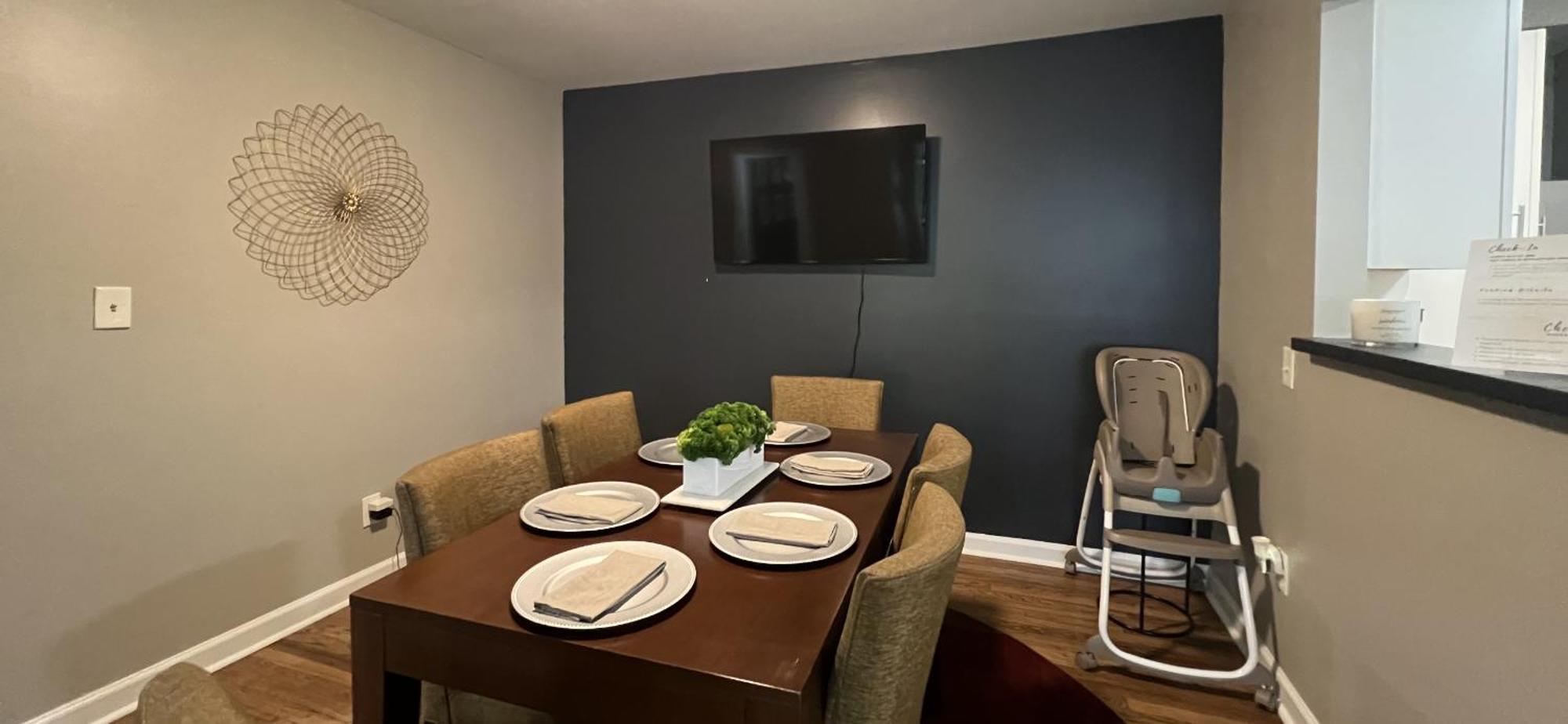 Cozy Family Getaway - Half Acre, Fireplace, Bbq Holiday home Atlanta