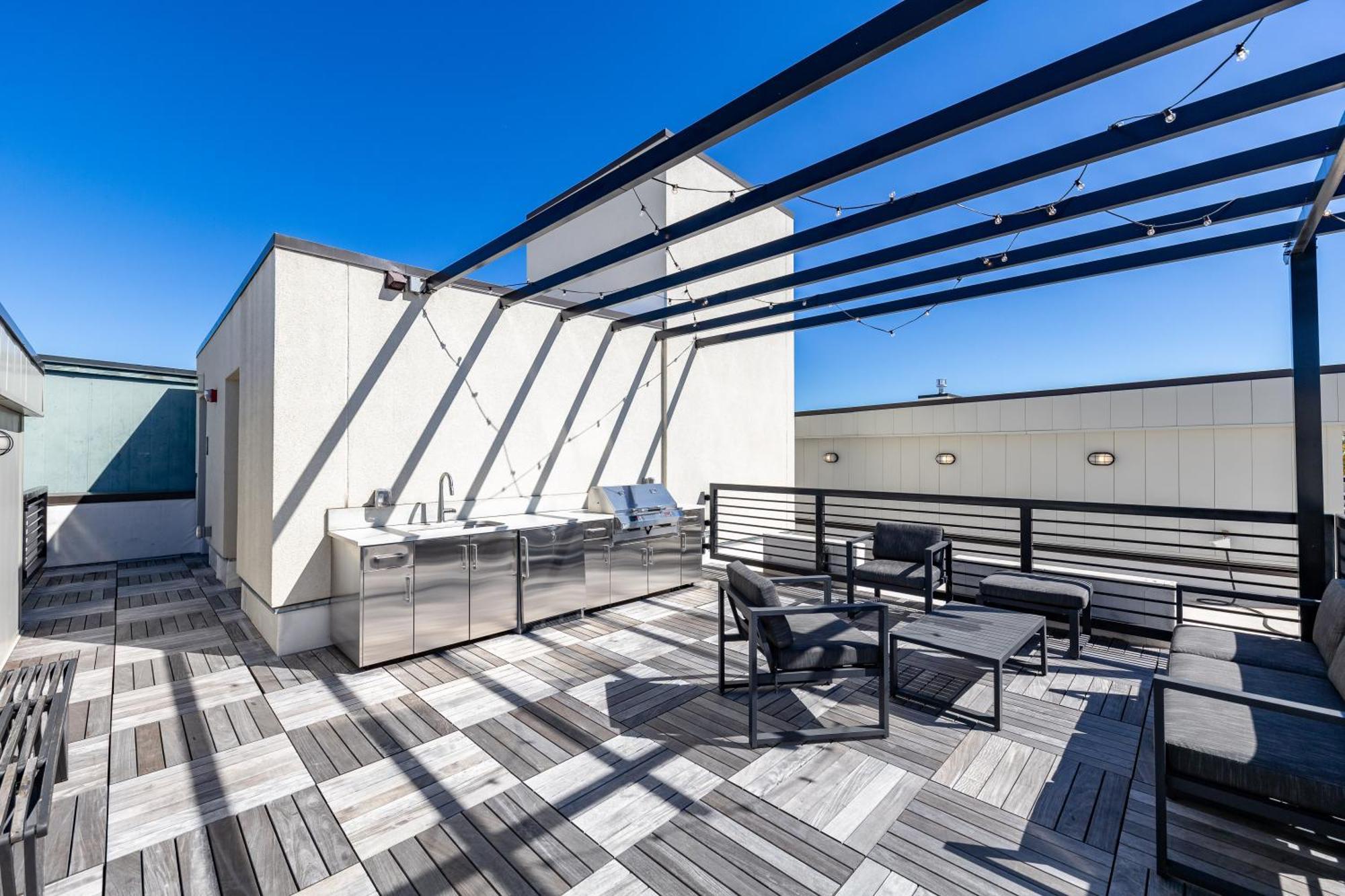 Entire Floor Penthouse Loft, Sleeps 20 Atlanta
