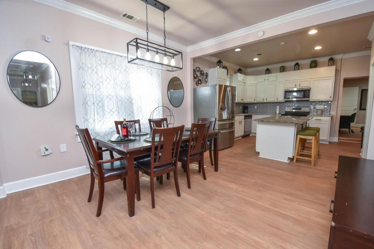 Luxe 6br Escape Sleeps 24, Private Parking Only 5min To Mid&dtwn Atl Holiday home