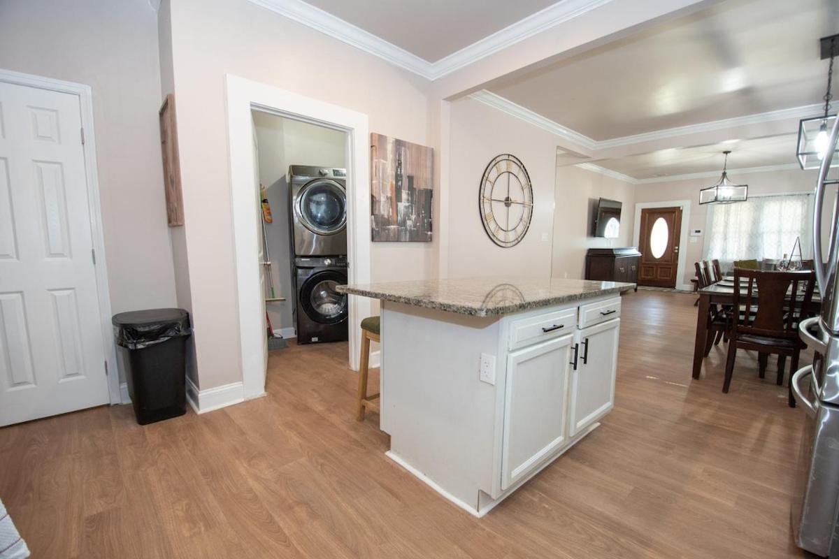 Luxe 6br Escape Sleeps 24, Private Parking Only 5min To Mid&dtwn Atl Holiday home *