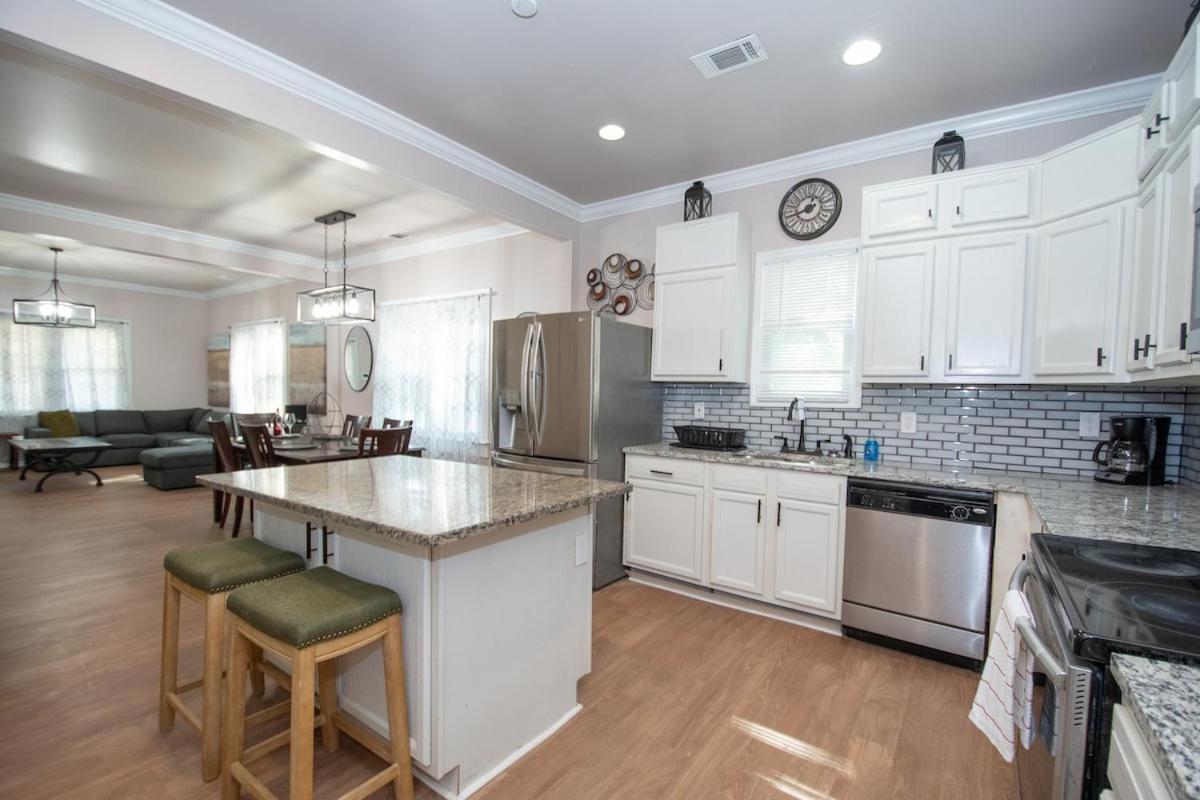 Luxe 6br Escape Sleeps 24, Private Parking Only 5min To Mid&dtwn Atl Holiday home