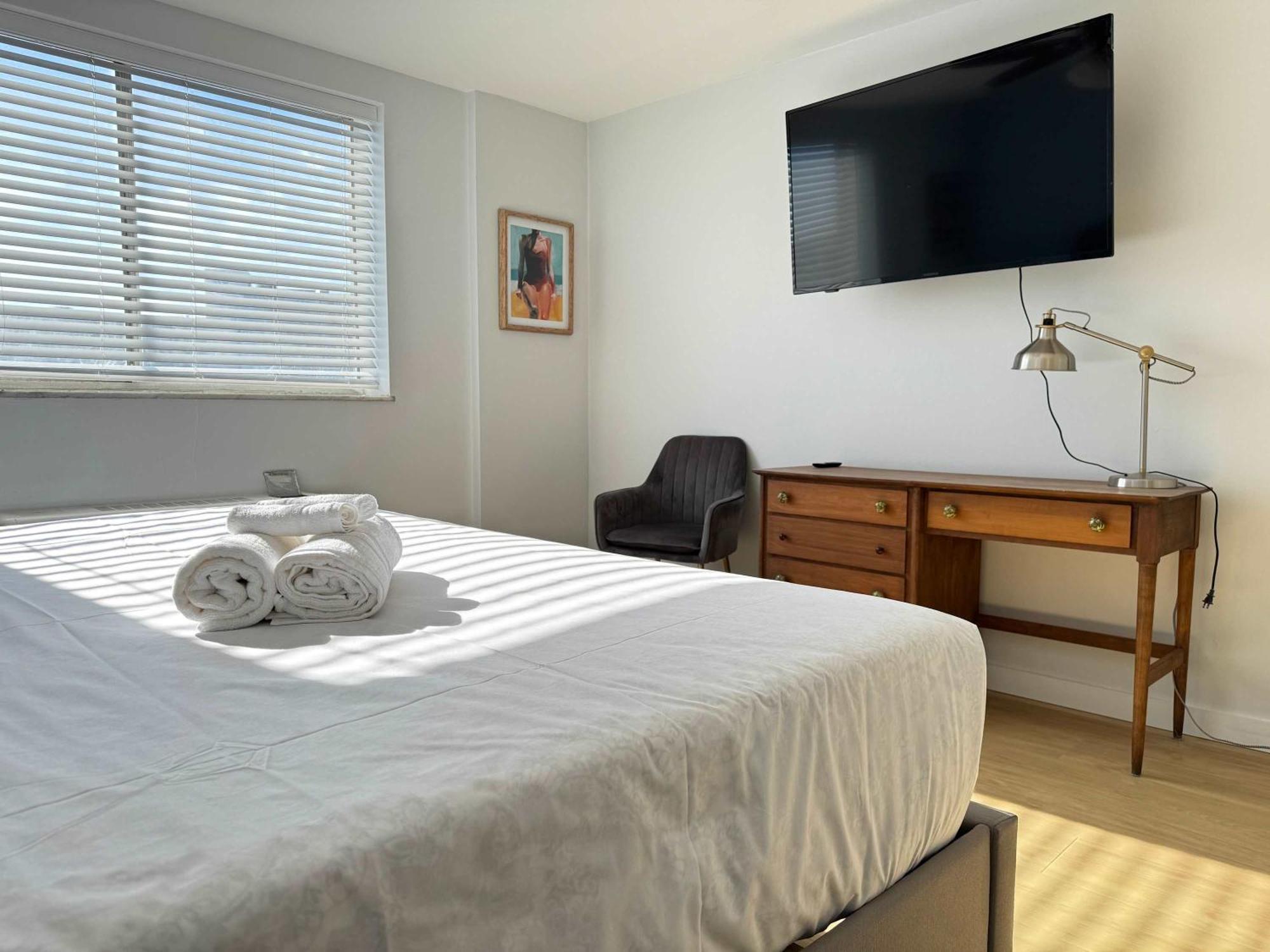 Holiday home Heart Downtown 2bd Onsite Parking View King Bed Lm1106