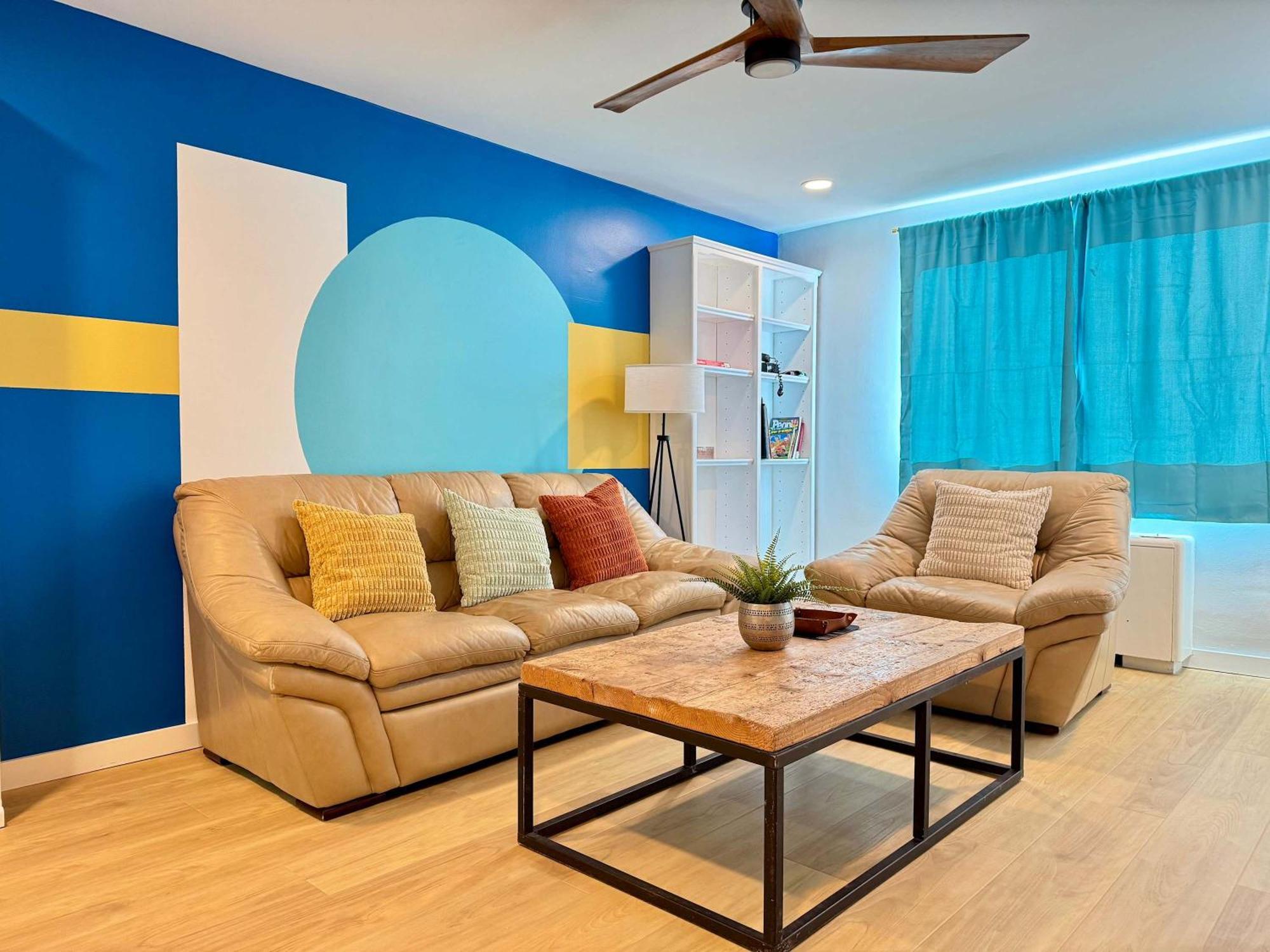 Heart Downtown 2bd Onsite Parking View King Bed Lm1106 *