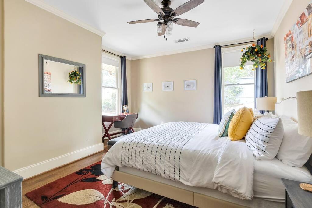 The Classy Craftsman - Beautiful Decor & Pool * Atlanta
