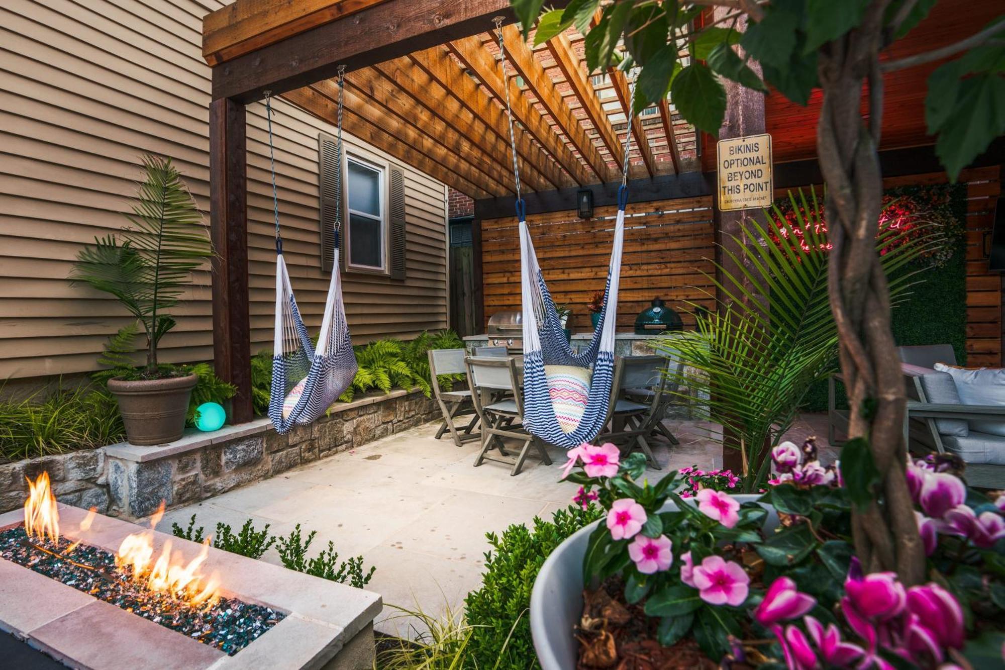The Classy Craftsman - Beautiful Decor & Pool