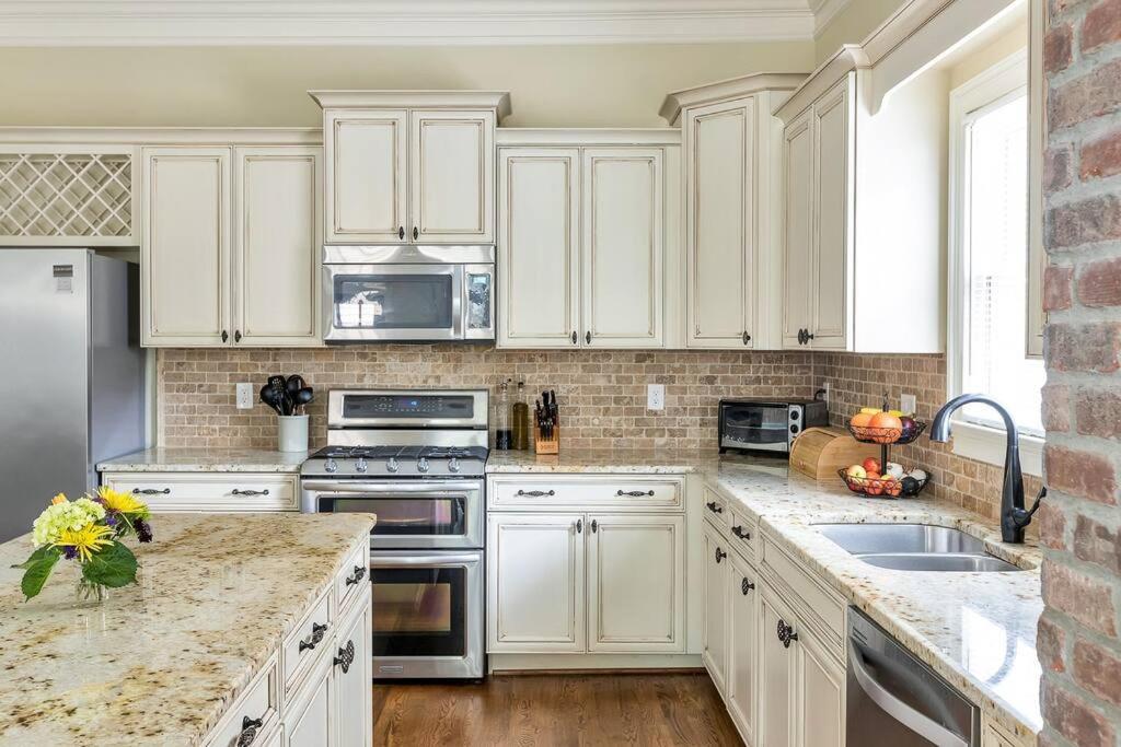 The Classy Craftsman - Beautiful Decor & Pool Holiday home Atlanta