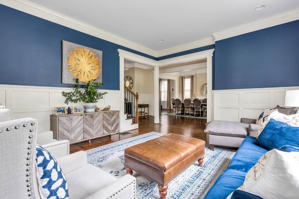 The Classy Craftsman - Beautiful Decor & Pool Atlanta