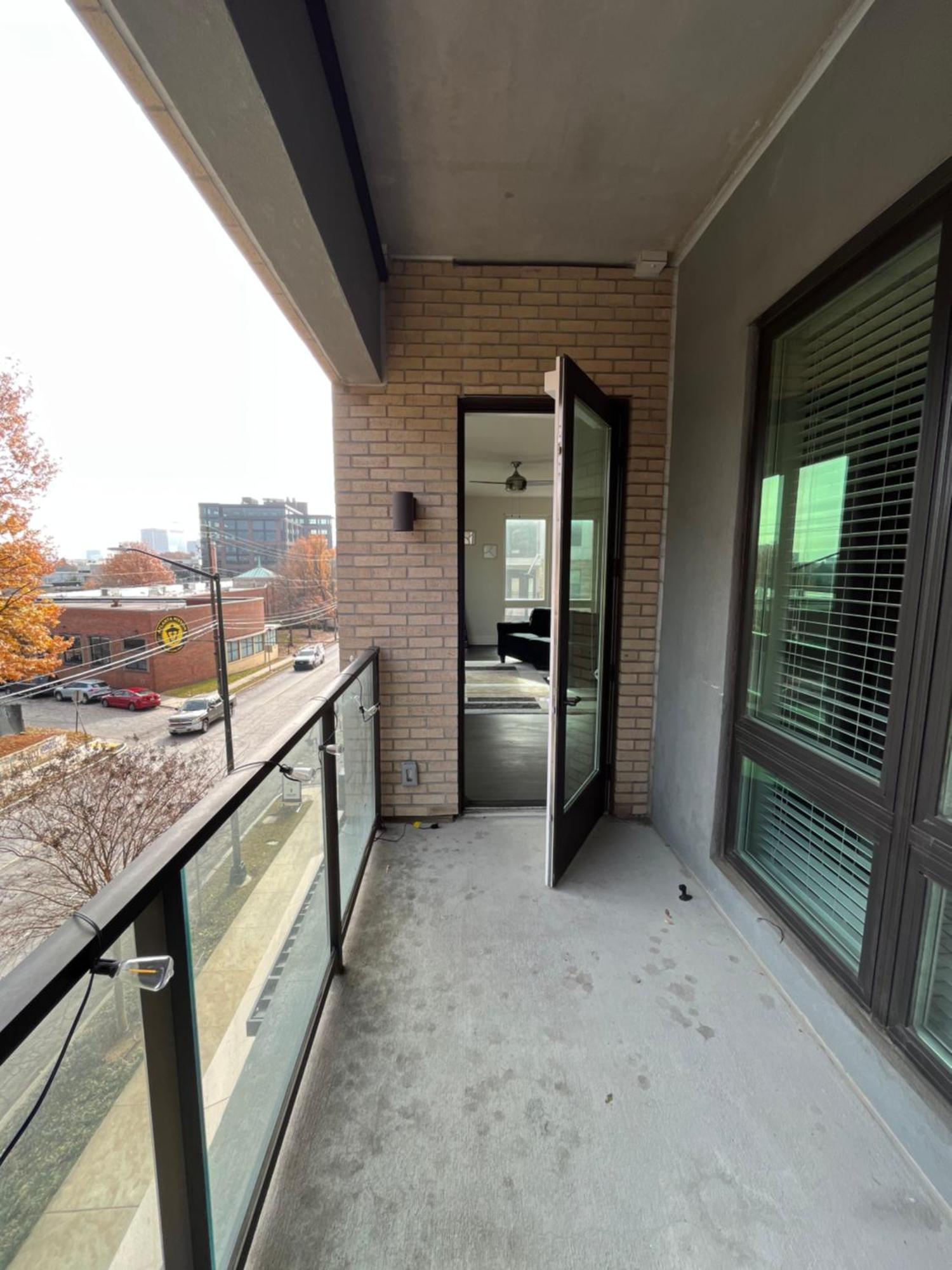 Midtown Gem Downtown Views, Spacious Balcony, Sleeps 7 *