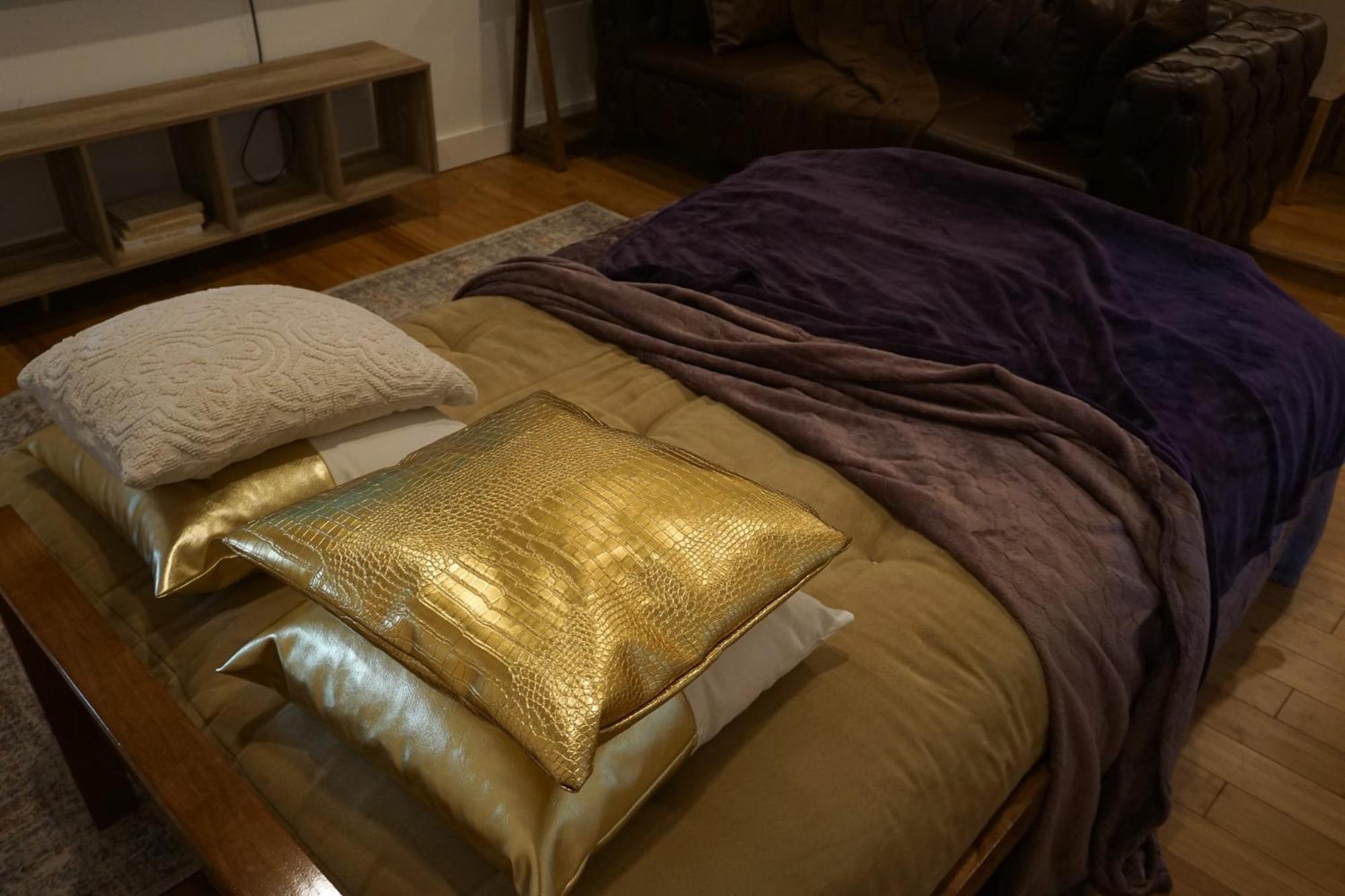 King Size Modern Comfort Near Mercedes Benz Stadium