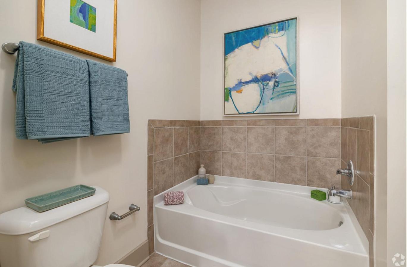 Apartment Landing At Pencil Factory Flats - In Sweet Auburn *