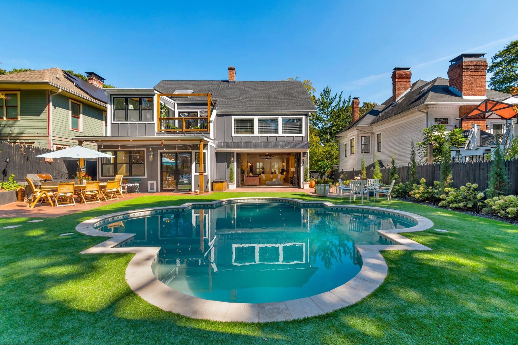 Midtown 6 Bed With Pool And A View