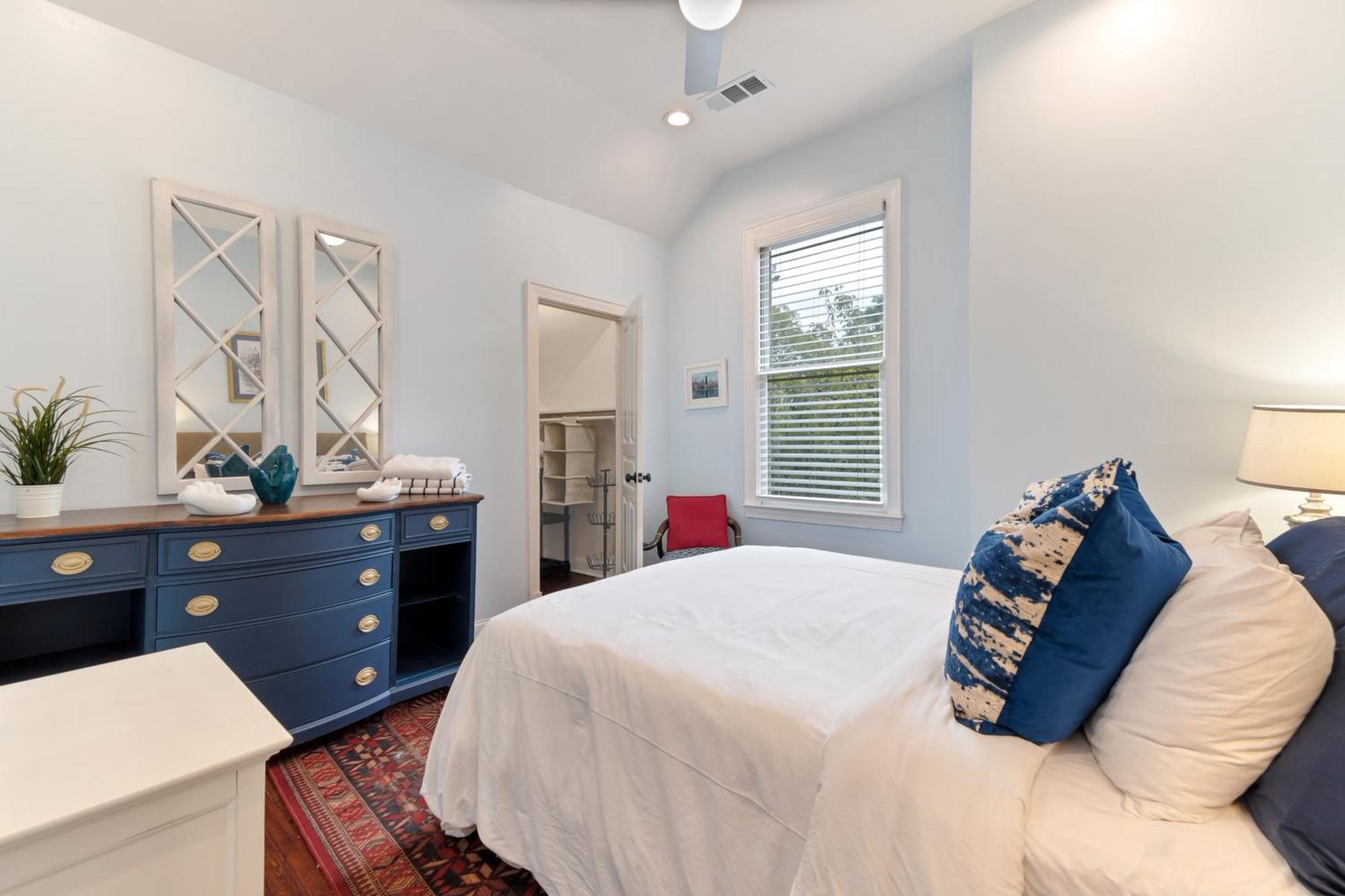 Midtown 6 Bed With Pool And A View *