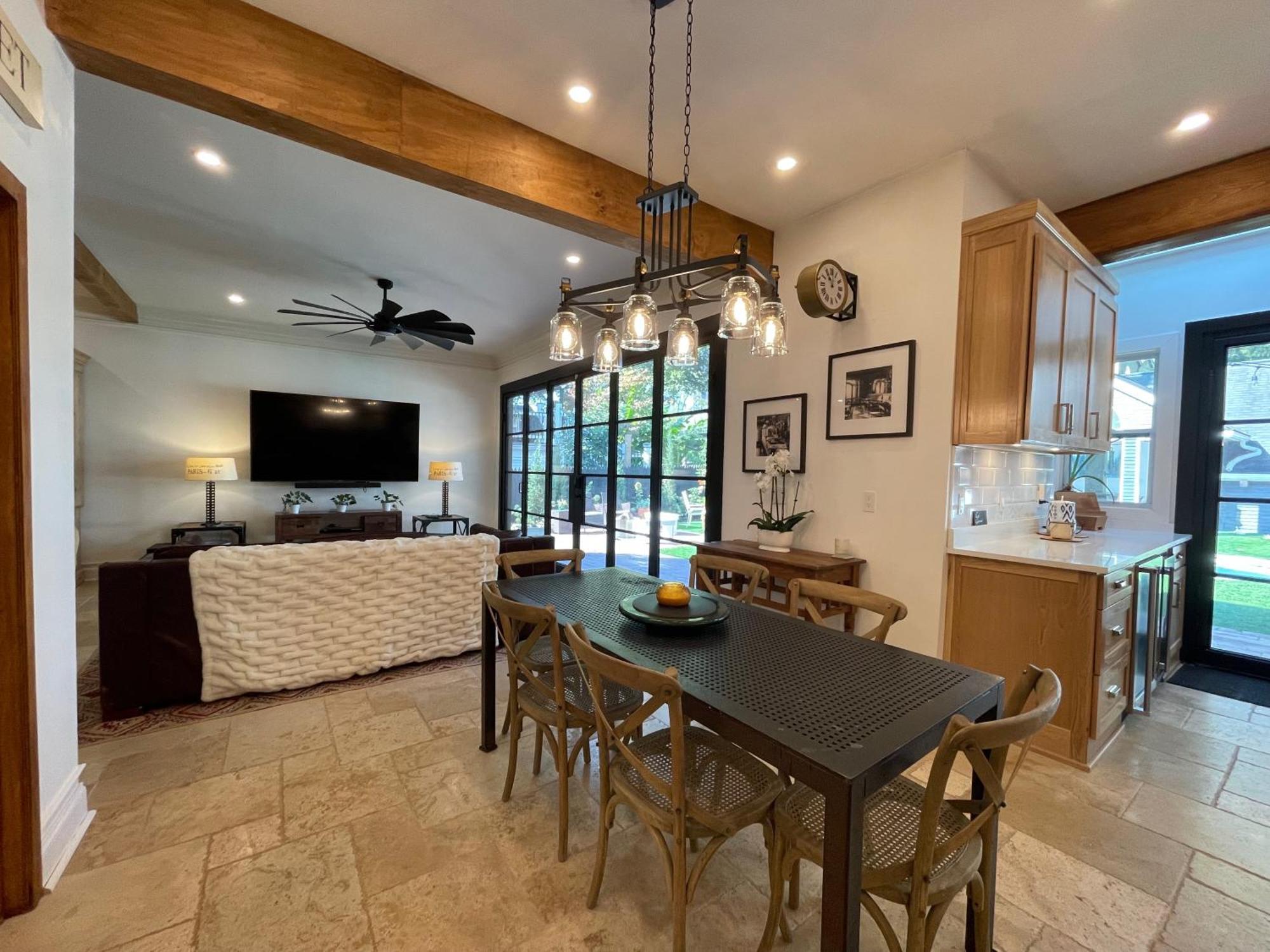 Midtown 6 Bed With Pool And A View
