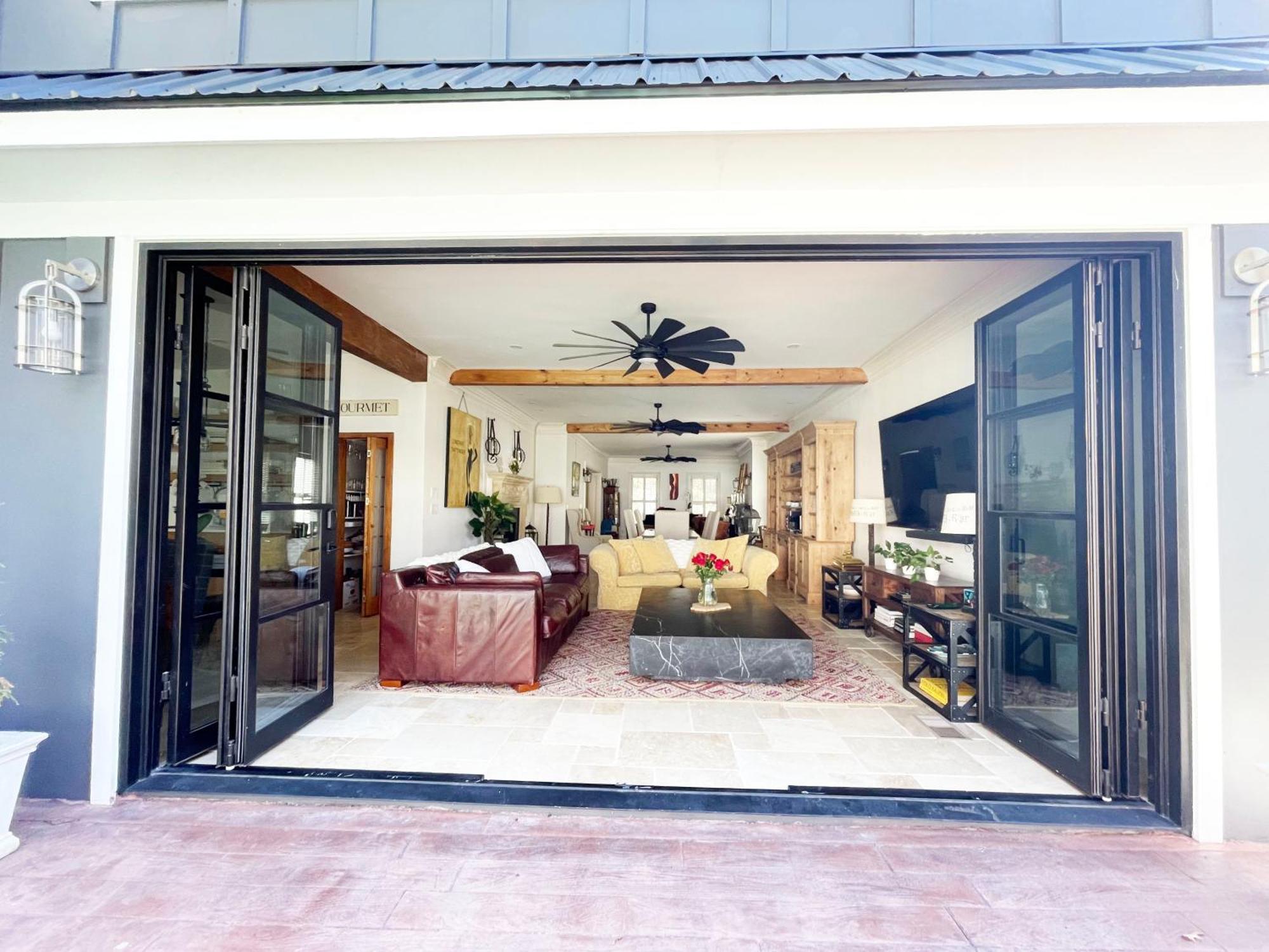 Midtown 6 Bed With Pool And A View Holiday home *