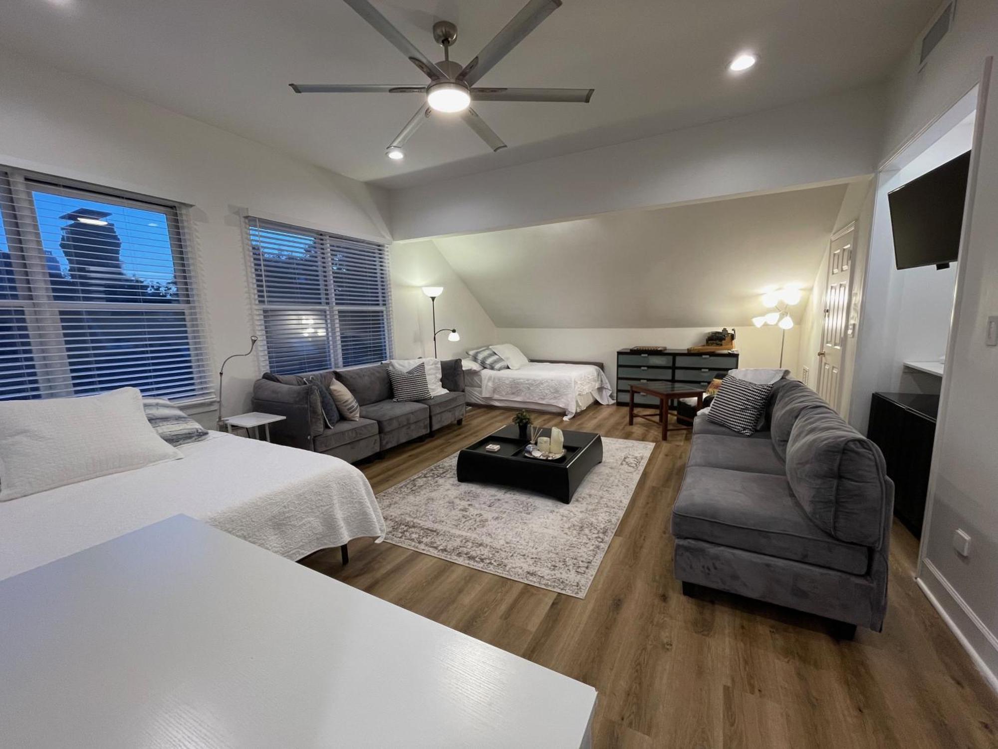 Midtown 6 Bed With Pool And A View *