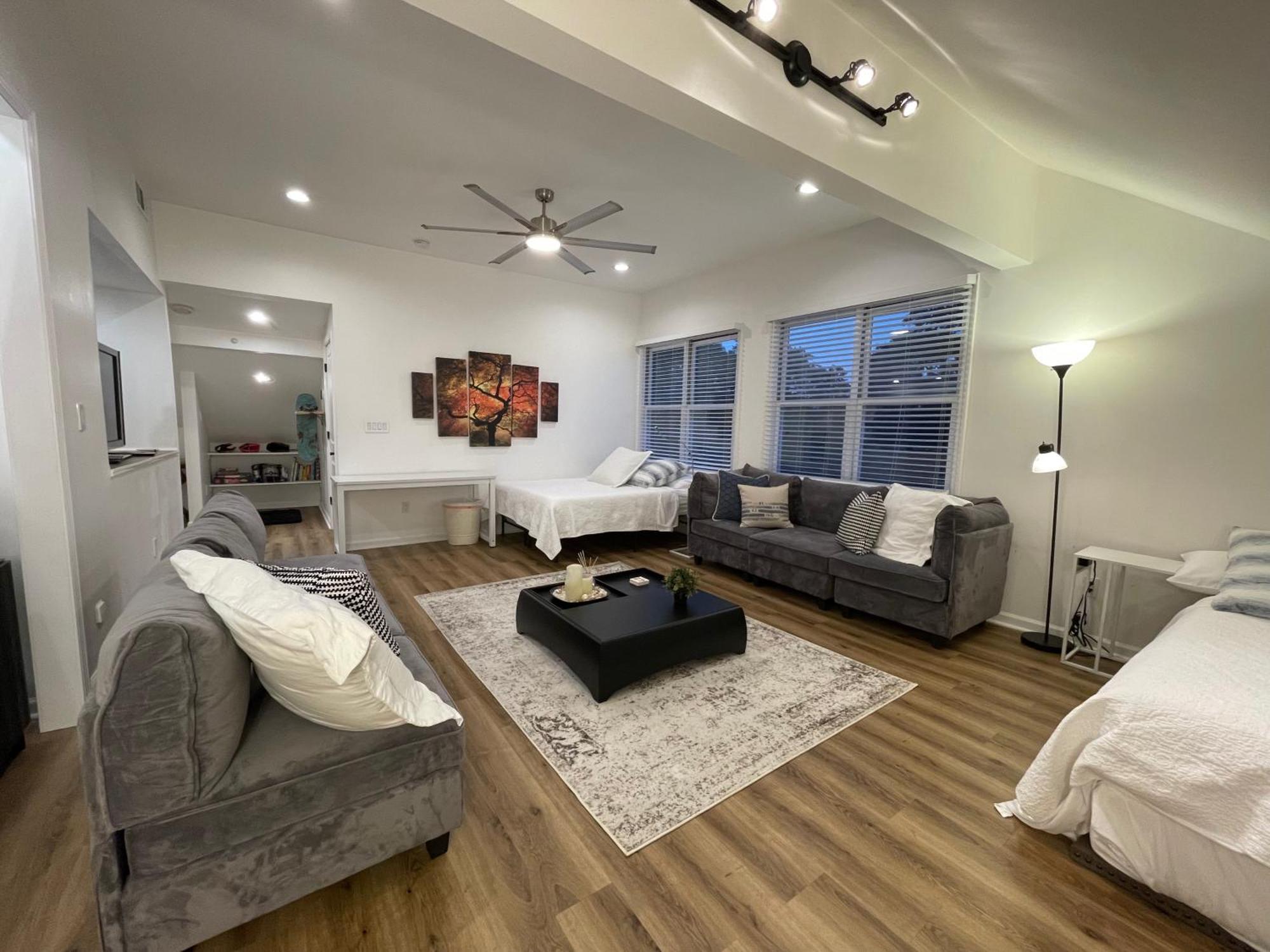 Midtown 6 Bed With Pool And A View Holiday home *