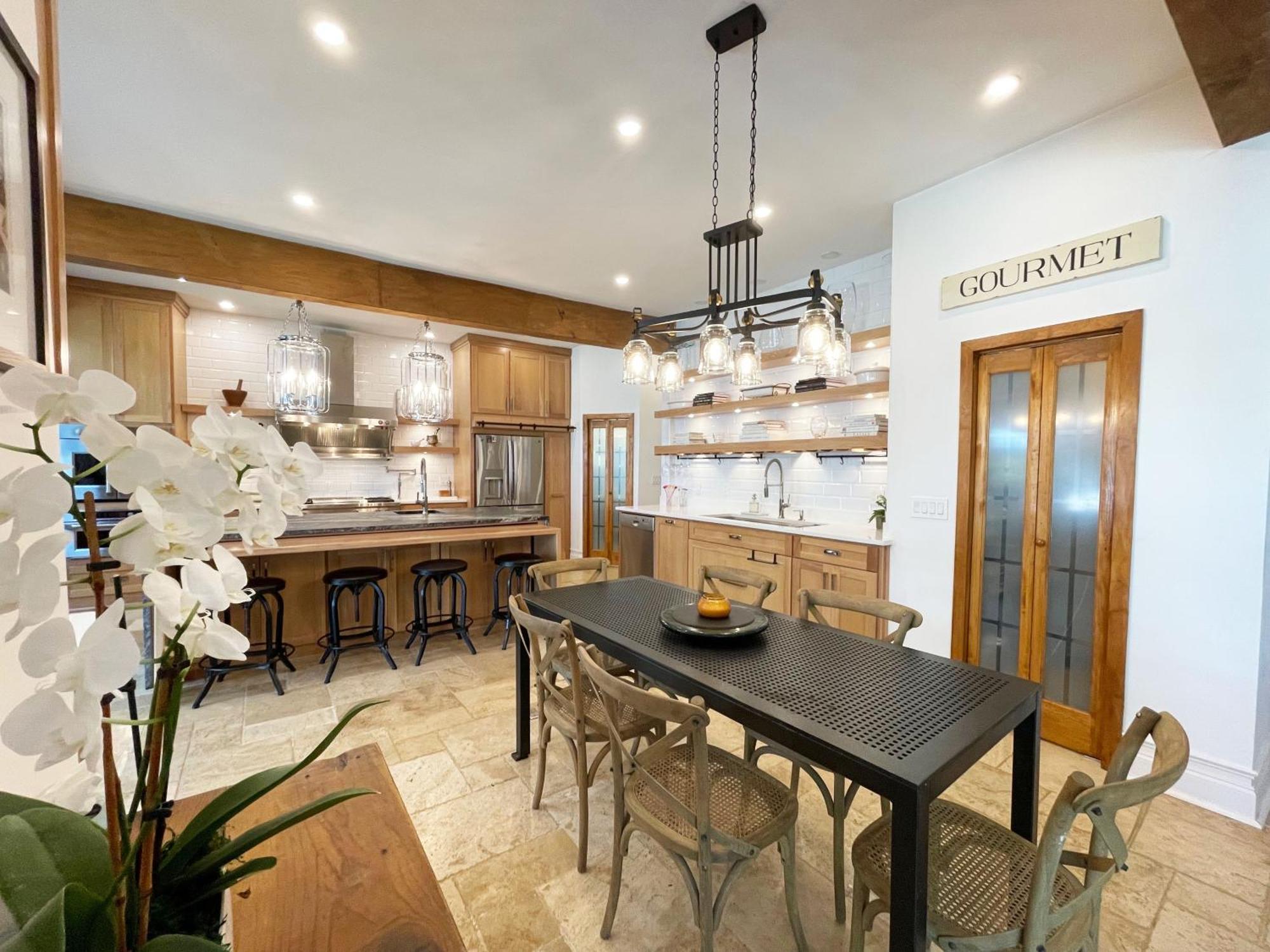 Midtown 6 Bed With Pool And A View Holiday home *