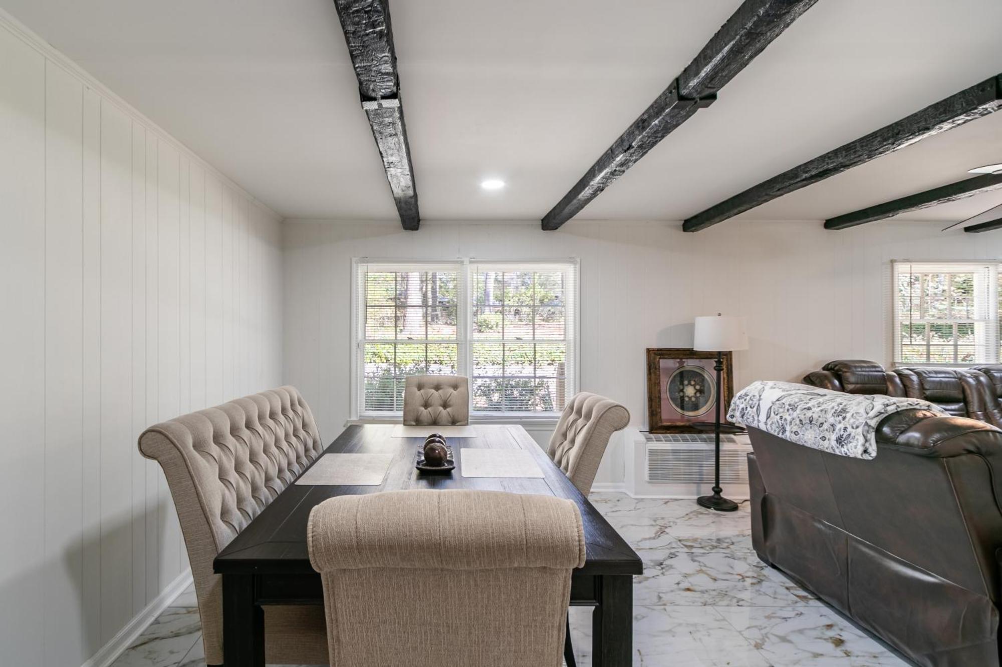 Cozy 3br Retreat With Parking And Private Yard Atlanta