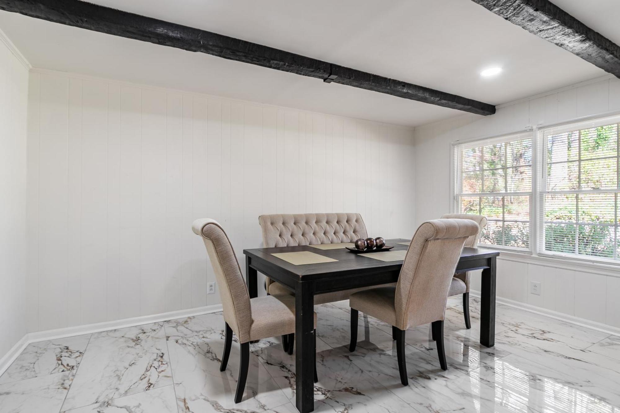 Cozy 3br Retreat With Parking And Private Yard * Atlanta