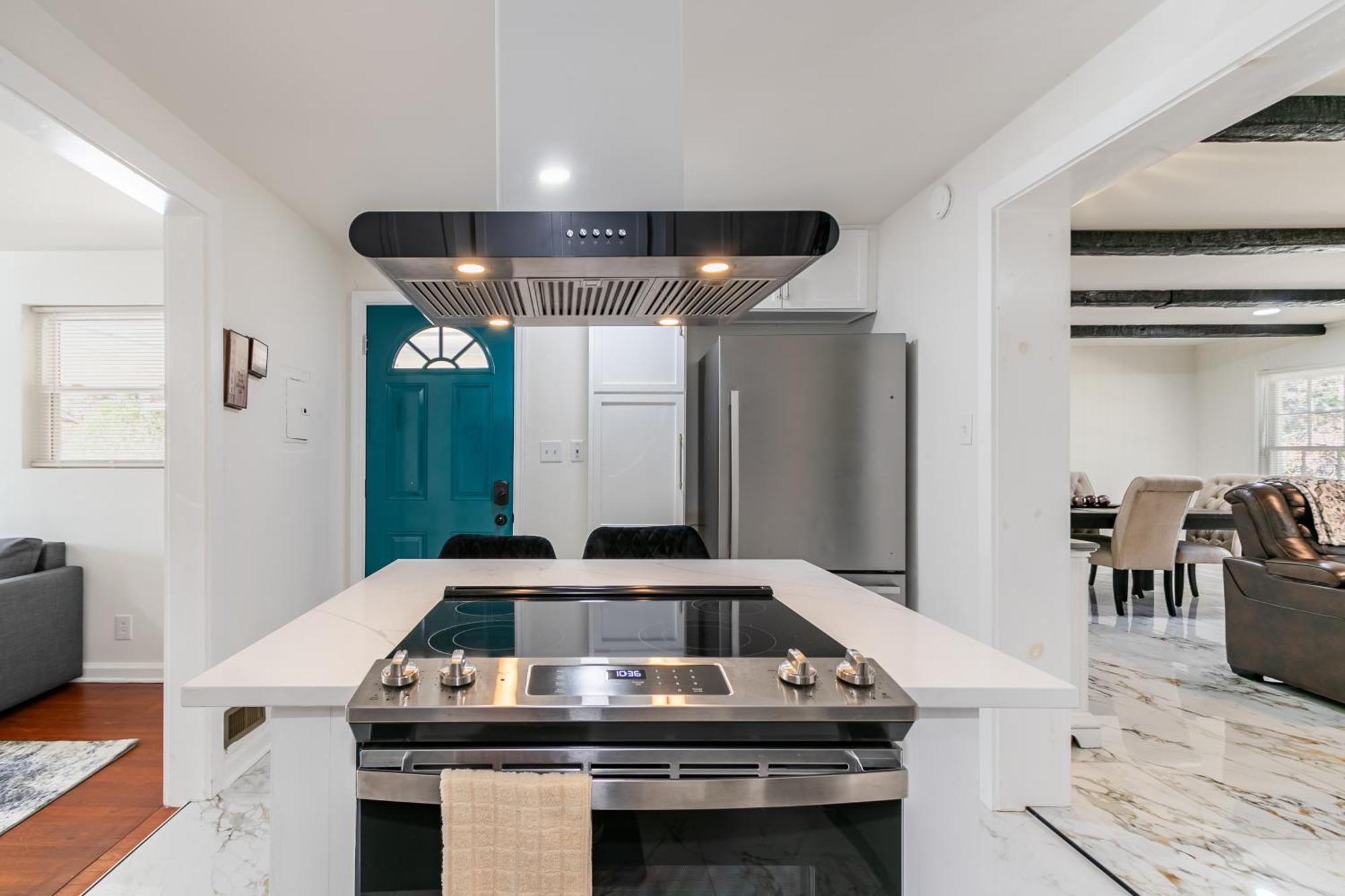 Apartment Cozy 3br Retreat With Parking And Private Yard *