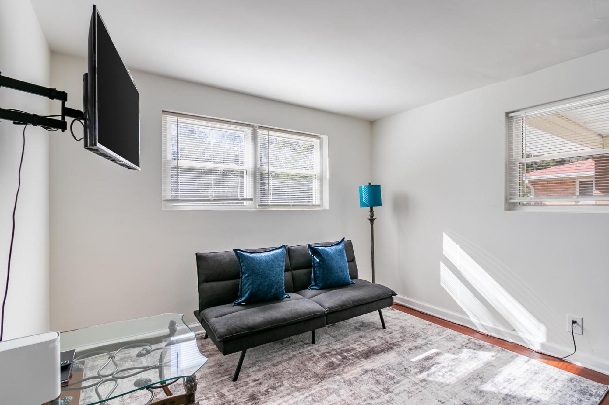 Apartment Cozy 3br Retreat With Parking And Private Yard Atlanta