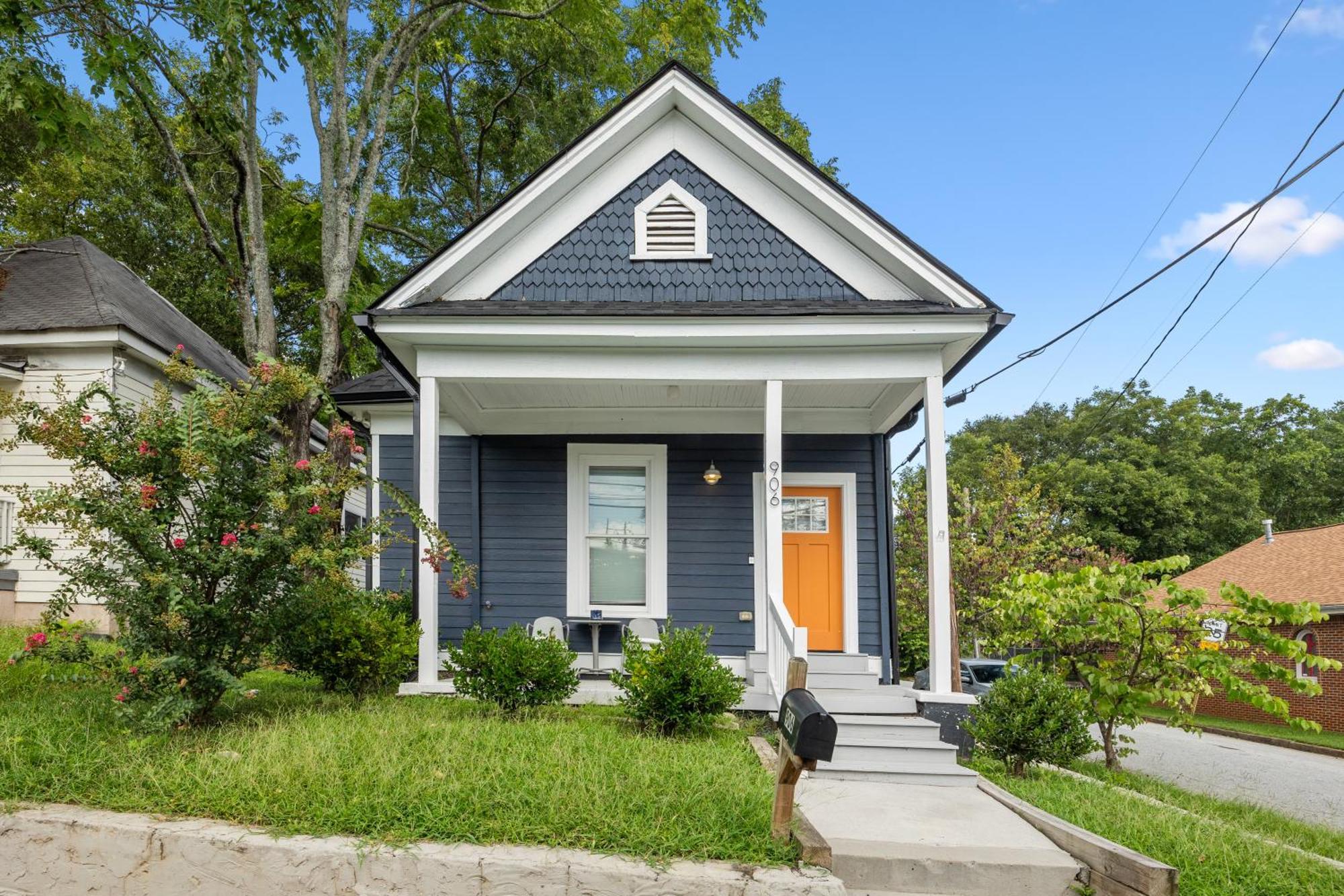 3 Bedroom House With Parking, Wi-fi And Washer-dryer