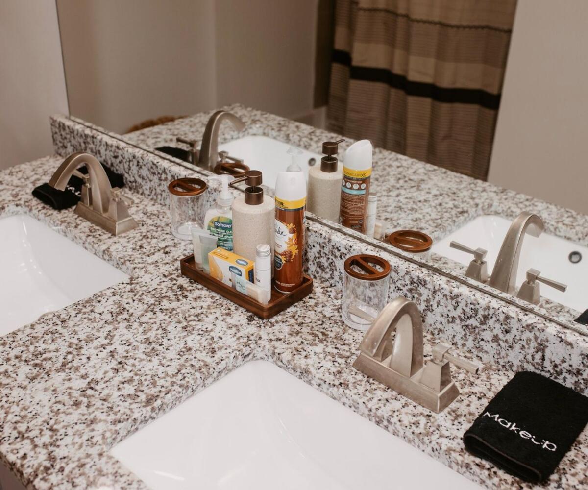 50 Shades Of Brown - The Battery Truist Park Apartment