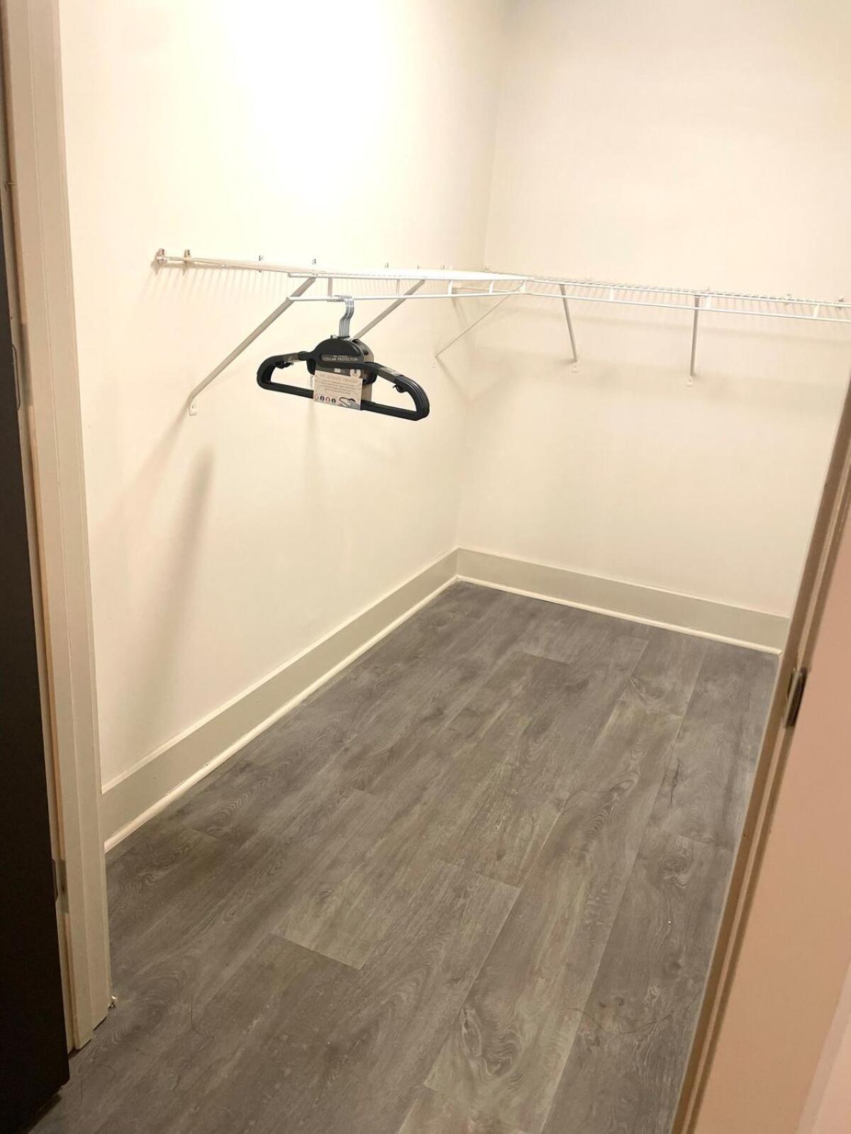 Apartment 50 Shades Of Brown - The Battery Truist Park