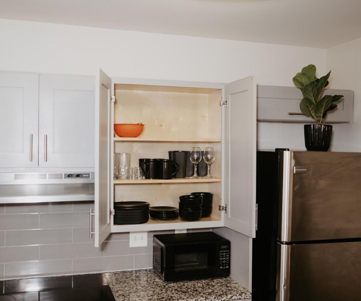 50 Shades Of Brown - The Battery Truist Park Apartment *