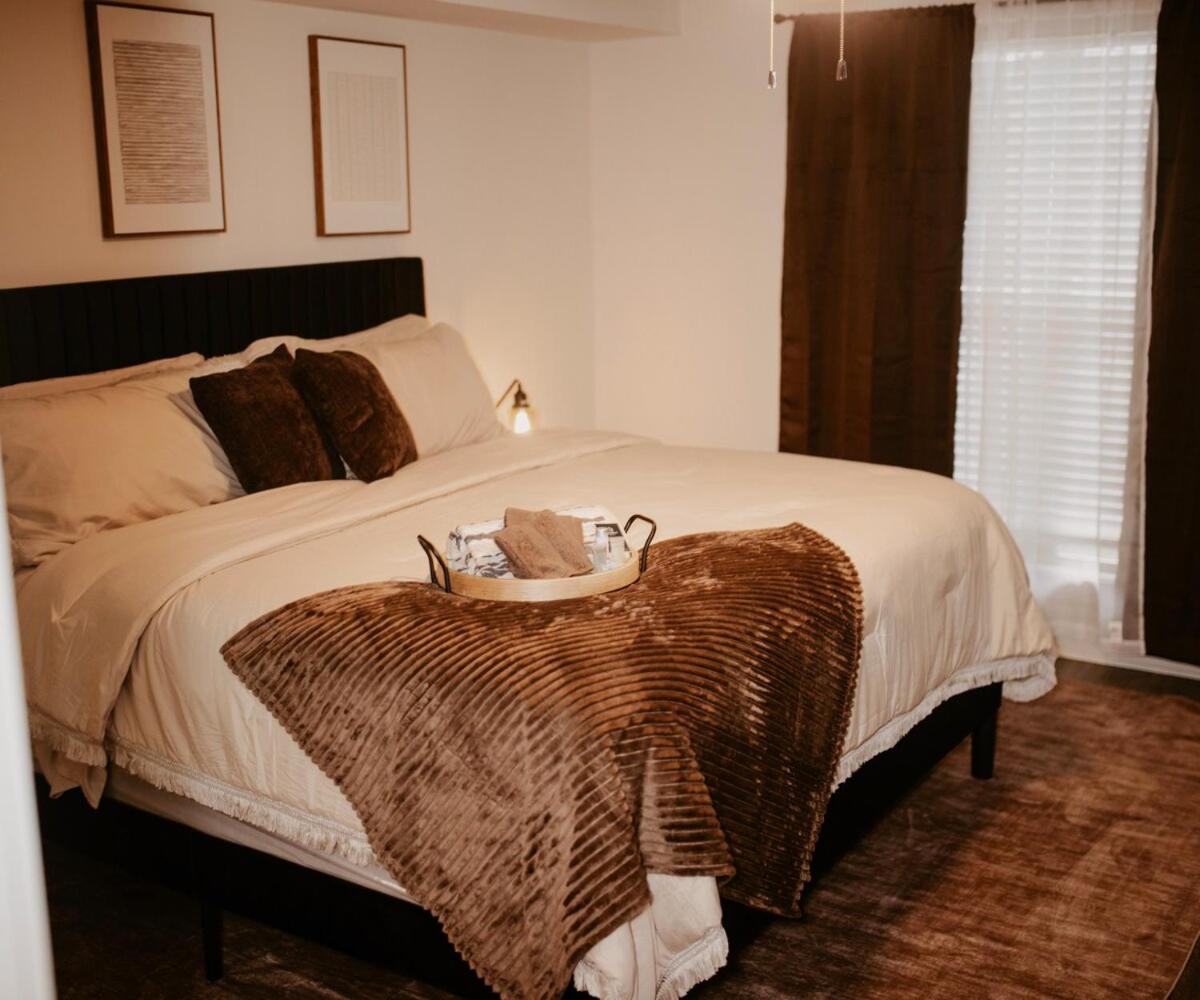 Apartment 50 Shades Of Brown - The Battery Truist Park Atlanta