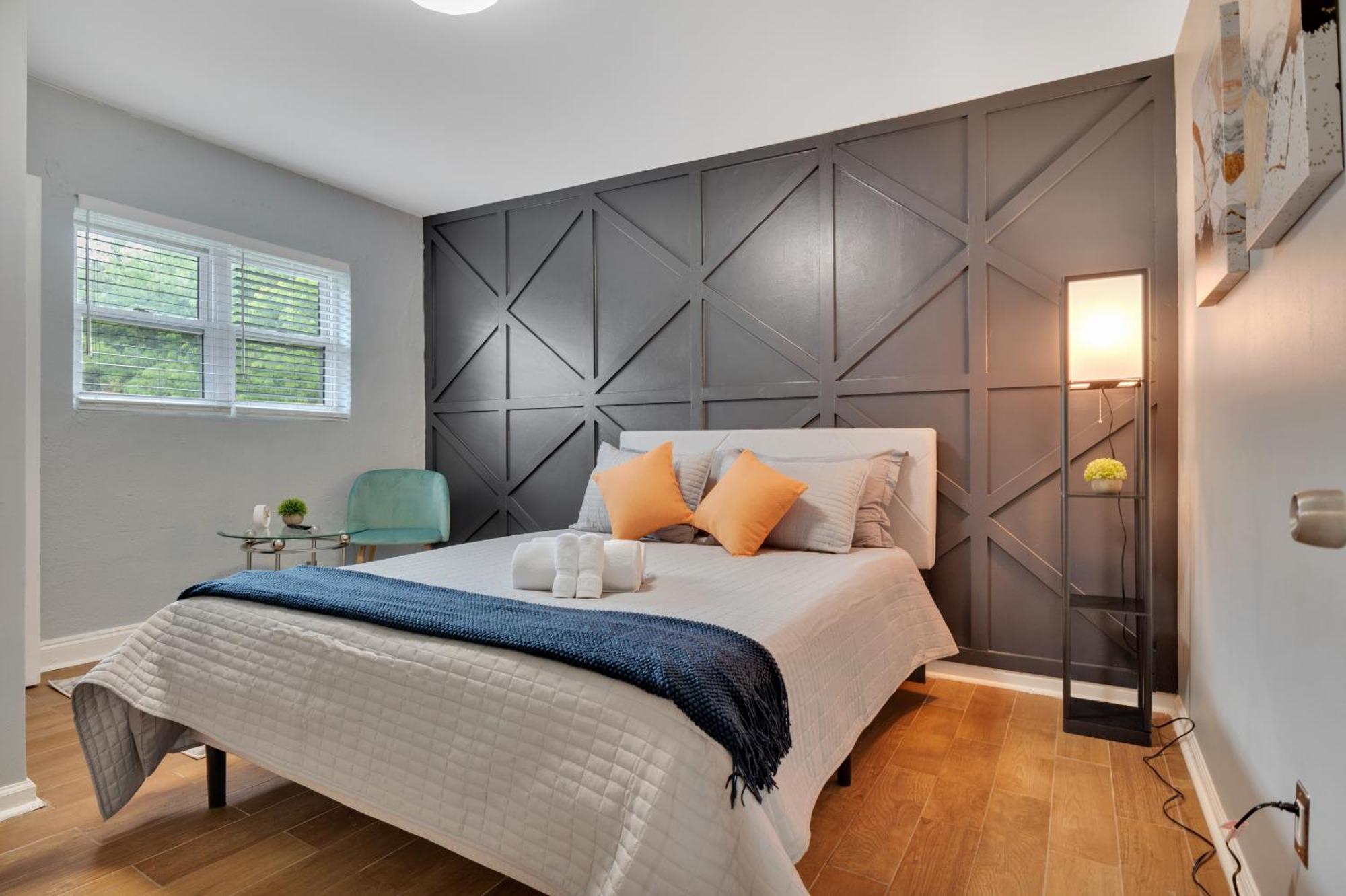 Tenement Treasure - Renovated Mechanicsville Holiday home *
