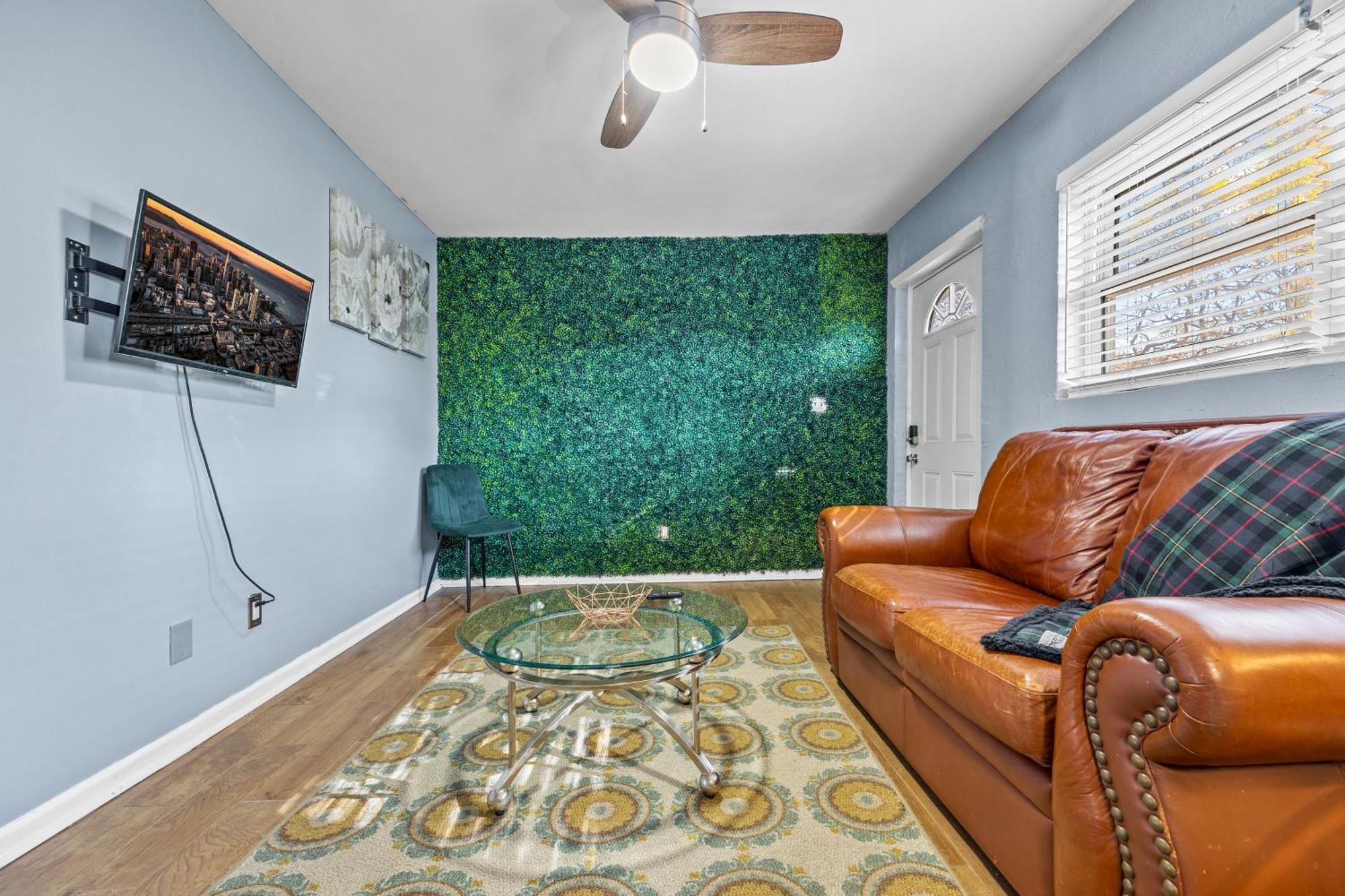 Holiday home Tenement Treasure - Renovated Mechanicsville *