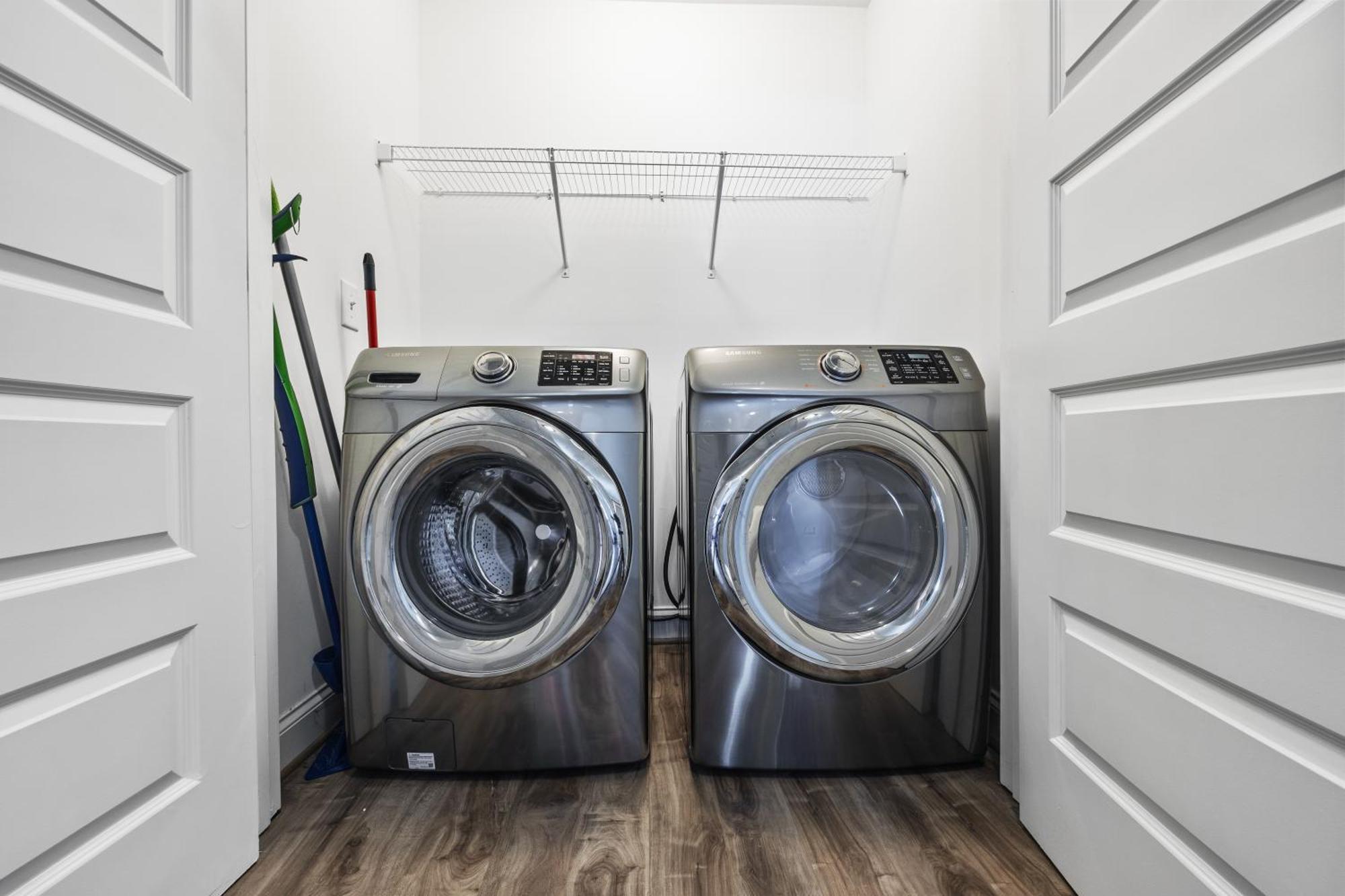 Garage W/ Veranda & Washer + Dryer * Atlanta